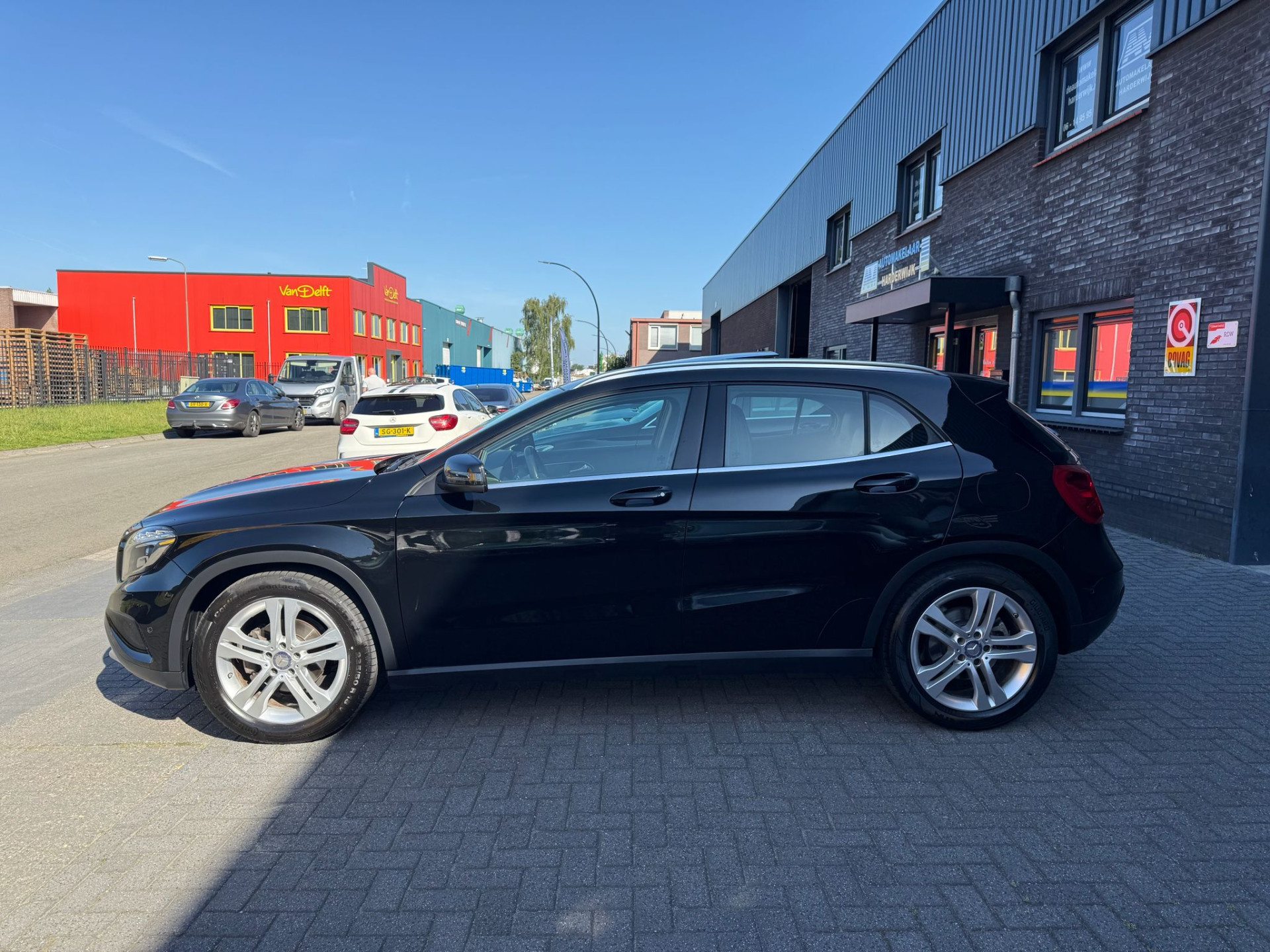 Mercedes-Benz GLA-klasse 200 Prestige | 1E EIGENAAR | 3/6/12MND GARANTIE| AUTOMAAT | PANO | LED | TREKHAAK | CRUISE | LMV |