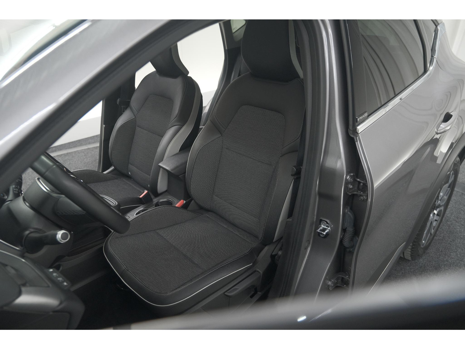Renault Captur 1.6 E-Tech Plug-in Hybrid 160 Intens | Parkeersensoren | Apple Carplay | Navigatie | Climate Control