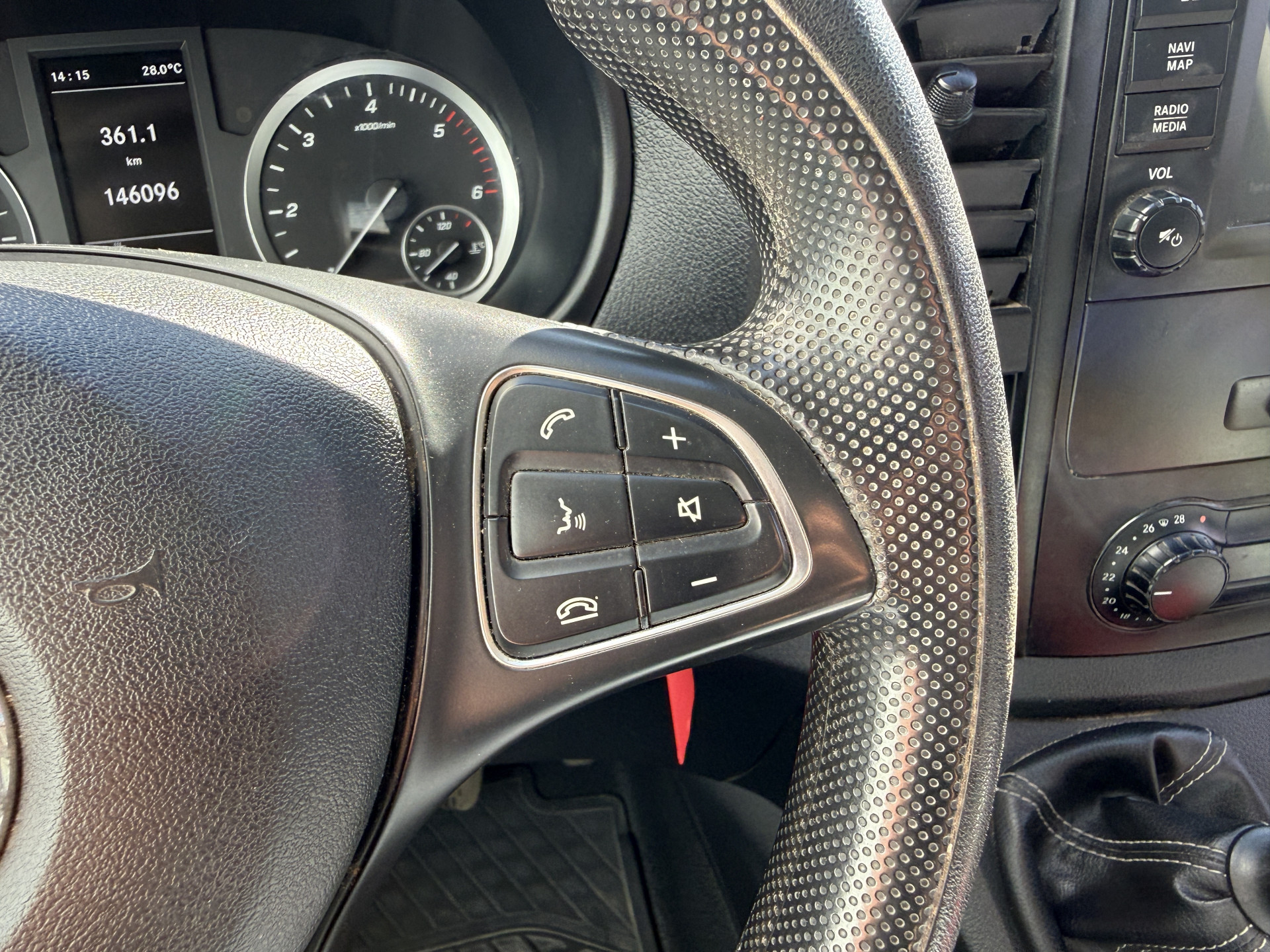 Mercedes-Benz Vito 114 1.9 CDI 136PK Dubbele Cabine L2H1 5 Stoelen Climate Control Cruise Control Trekhaak Carplay Camera