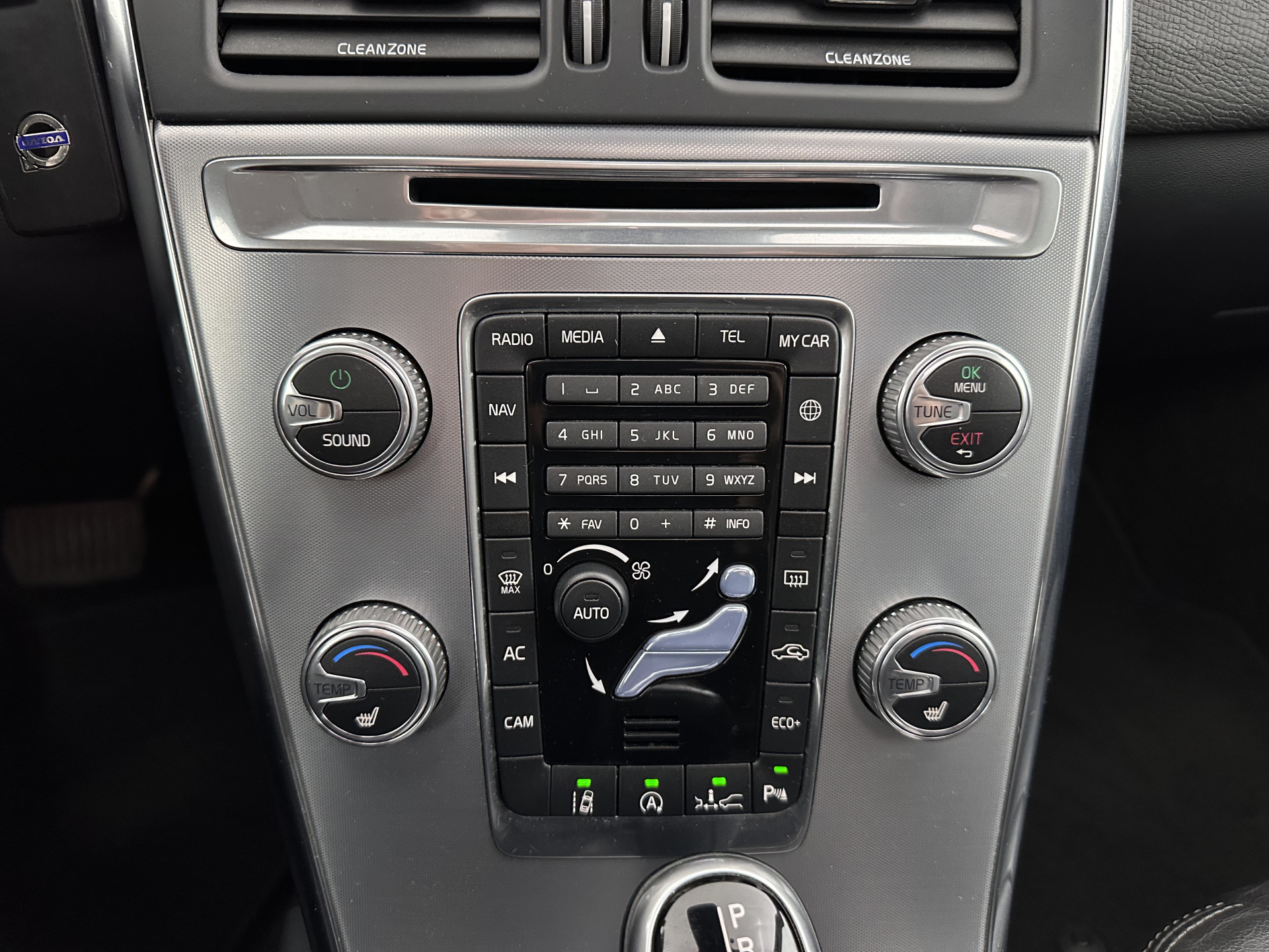 Volvo XC60 2.0 D4 FWD Polar+ Aut. *PANO | LEATHER | XENON | ADAPTIVE-CRUISE | MEMORY-PACK | BLINDSPOT | HEATED-COMFORTSEATS | NAVI-FULLMAP | CAMERA | PRIVACYGLASS | ECC | TOWBAR | PDC | LANE-ASSIST | 17''ALU*