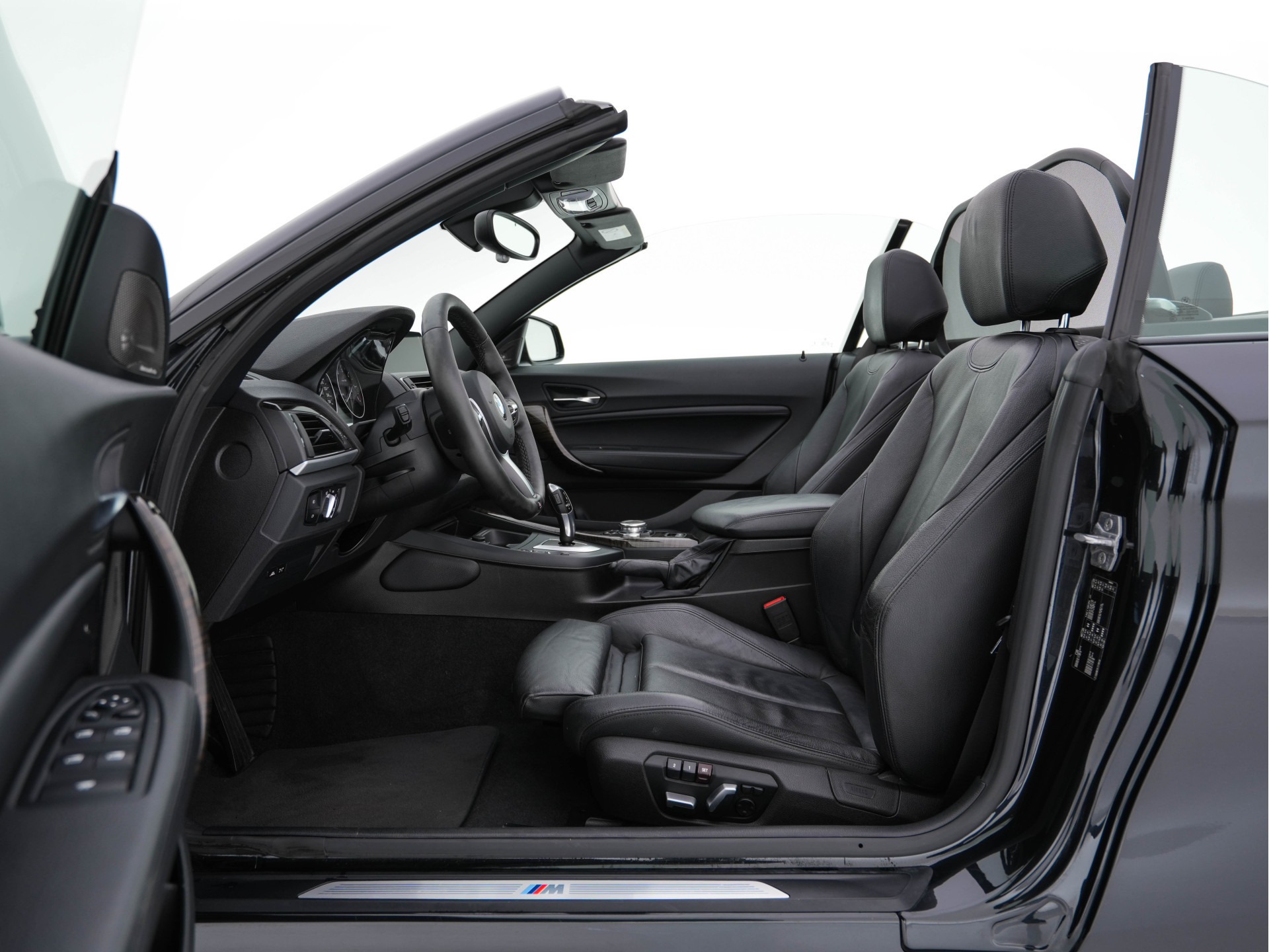 BMW 2-serie Cabrio 220d Sport M-Sportpack Aut. *LEATHER | BI-XENON | HARMAN/KARDON-AUDIO | MEMORY-PACK | HEATED-SPORTSEATS | NAVI-FULLMAP | DAB+ | ECC | PDC | AIRSCARF | LANE-ASSIST | 19''ALU*