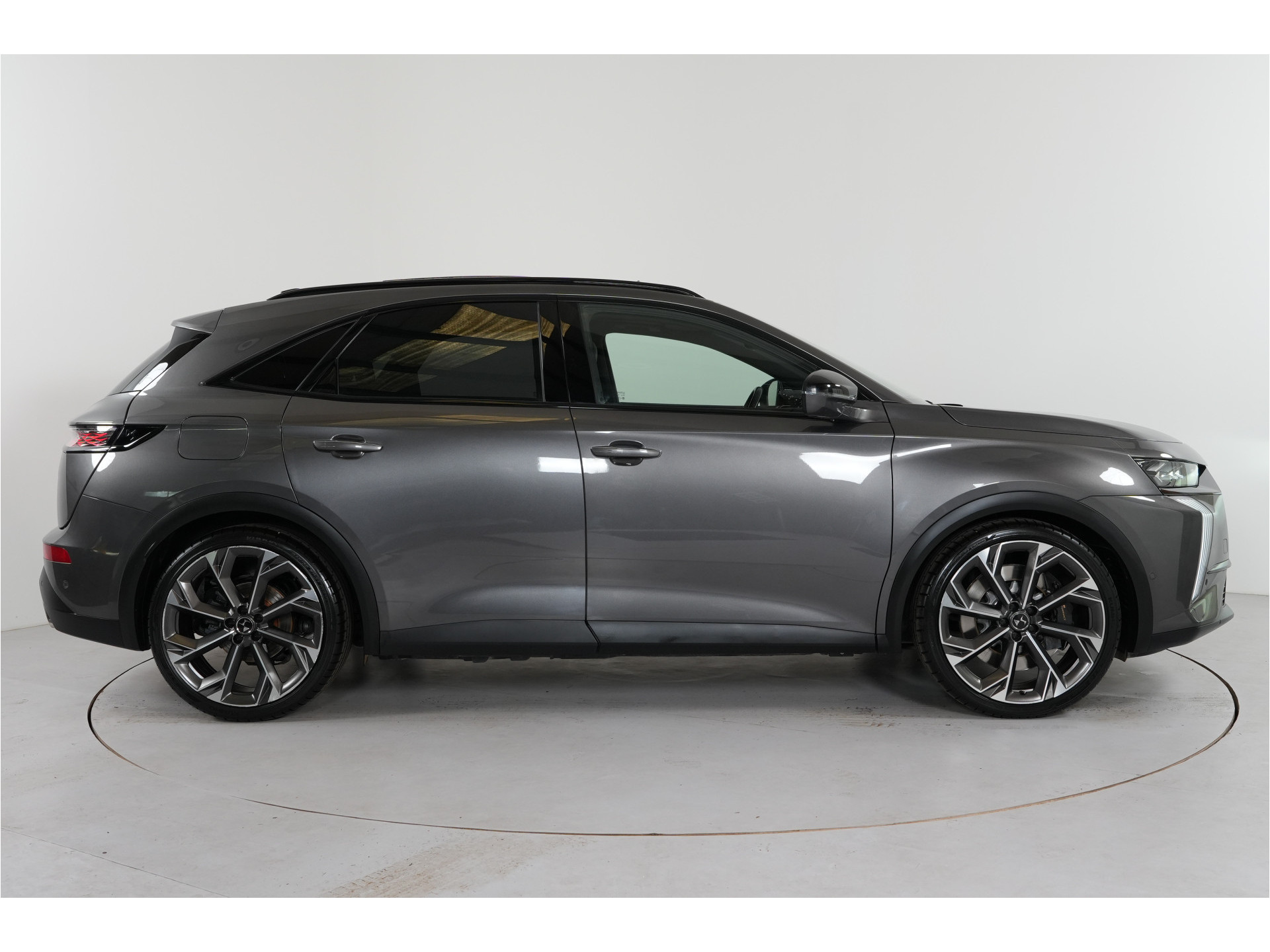 DS 7 E-Tense 4x4 Opéra 360 pk PHEV | SOH 93.5% | Pano | Massage | Nachtzicht | Focal | 360° Cam | Nappa |