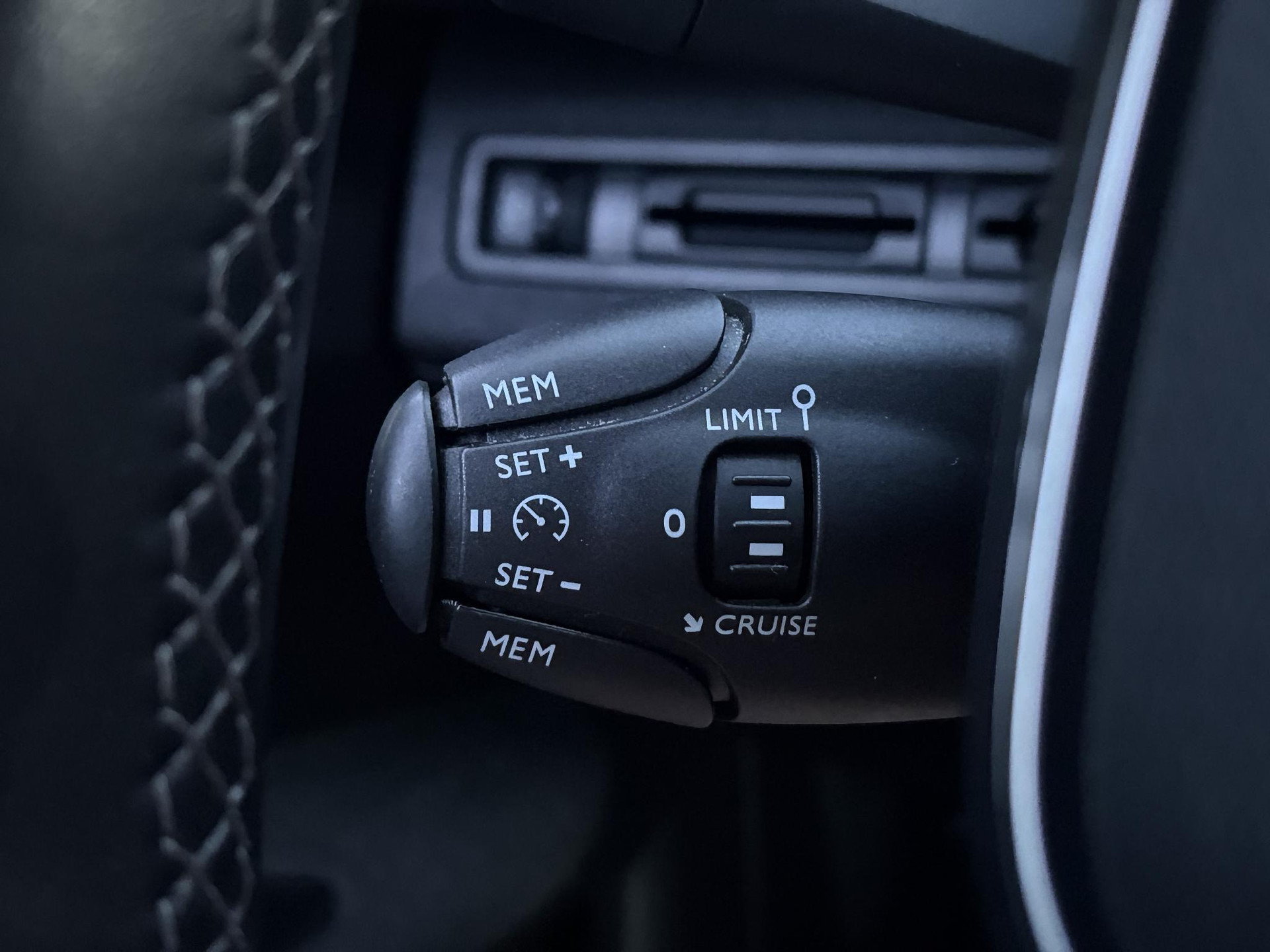 Peugeot 3008 1.2 PureTech Active ✓D-riem vv in 2023✓360° Camera✓Carplay✓Navi✓131pk✓Clima✓Cruise✓Trekhaak✓Dealer Onderhouden✓Bj 11-2019✓Lm velgen✓6 Bak✓Pdc✓N.A.P✓Apk tot 06-2027