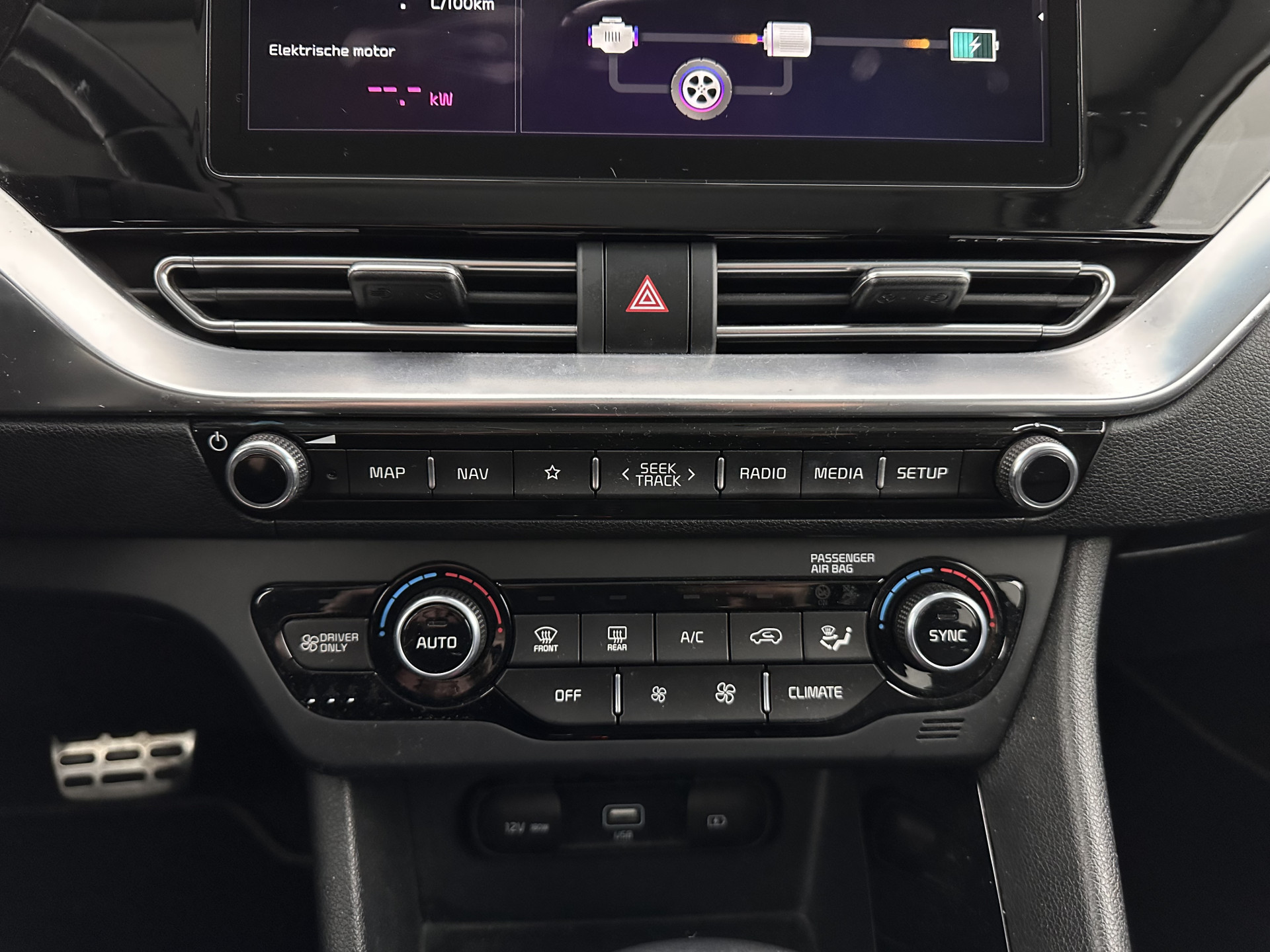 Kia Niro 1.6 GDi Hybrid Dynamic Plus Line (INCL-BTW) Aut. *LEATHER | FULL-LED | ADAPTIVE-CRUISE | BLINDSPOT | HEATED-COMFORTSEATS | CAMERA | KEYLESS | NAVI-FULLMAP | AMBIENTLIGHT | LANE-ASSIST | TOWBAR | 16''ALU*