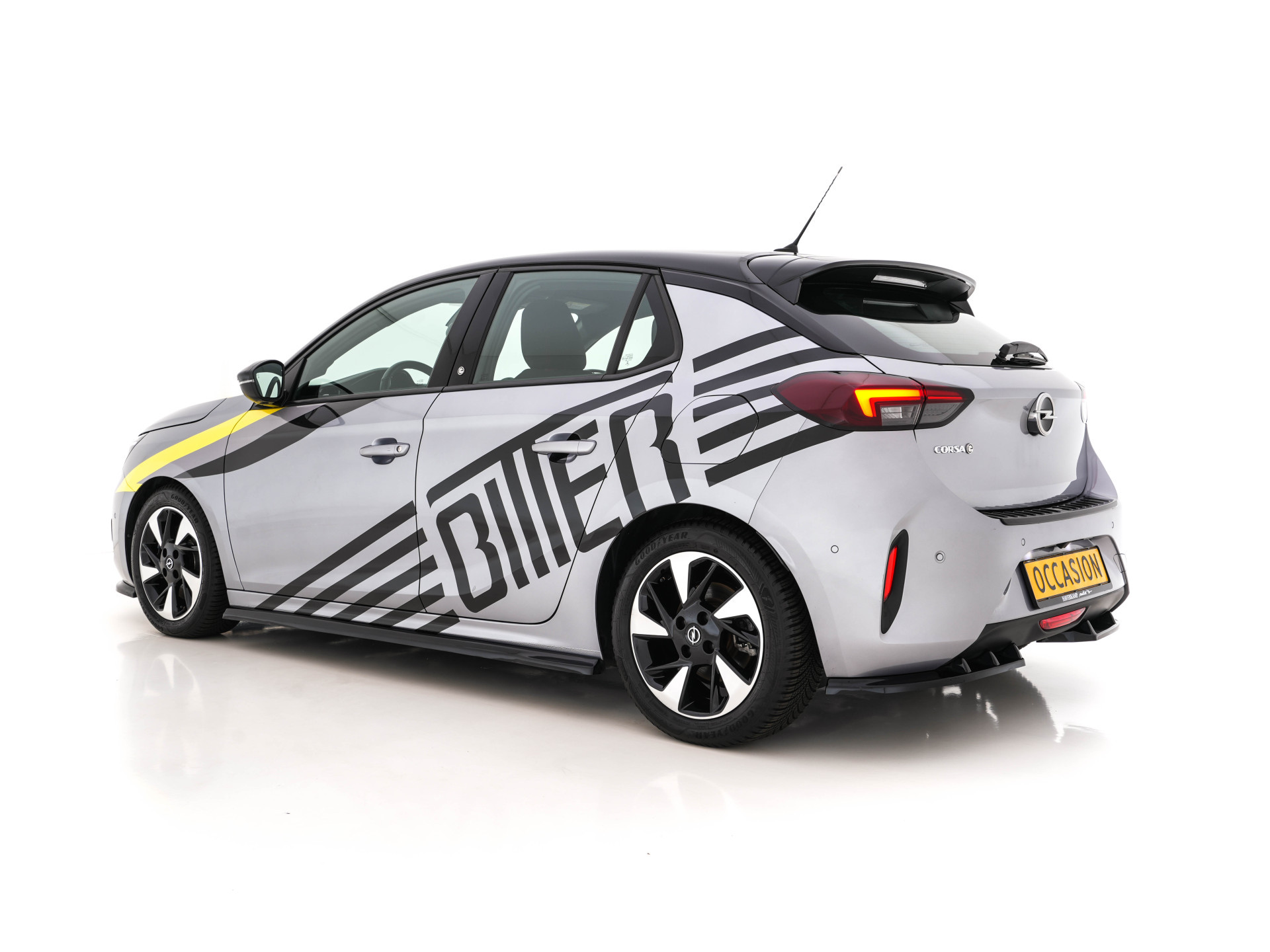 Opel Corsa-e GS-Line Bitter-Edition 50 kWh [ 3-Fase ] (INCL-BTW) Aut.* HEATPUMP | LEATHER-MICROFIBRE | ADAPTIVE-CRUISE | CARPLAY | CCS-FASTLOADER | FULL-LED | HEATED-SPORTSEATS | DAB+ | ECC | LANE-ASSIST | CAMERA | PDC | DIGI-COCKPIT | 17 "ALU*