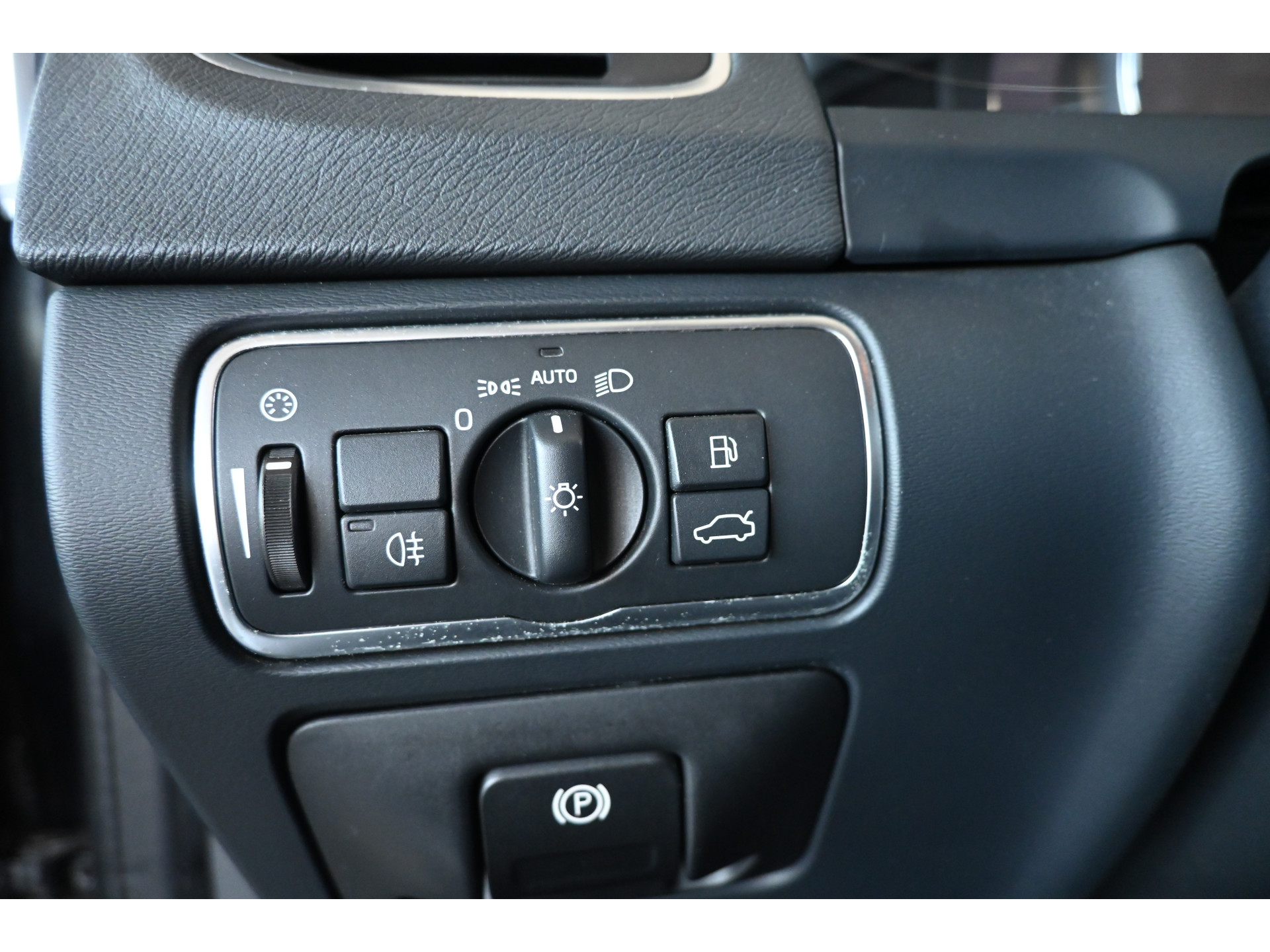 Volvo V60 2.0 D3 Nordic R-Design Automaat Clima Trekhaak Navigatie Cruise control Inruil Mogelijk!