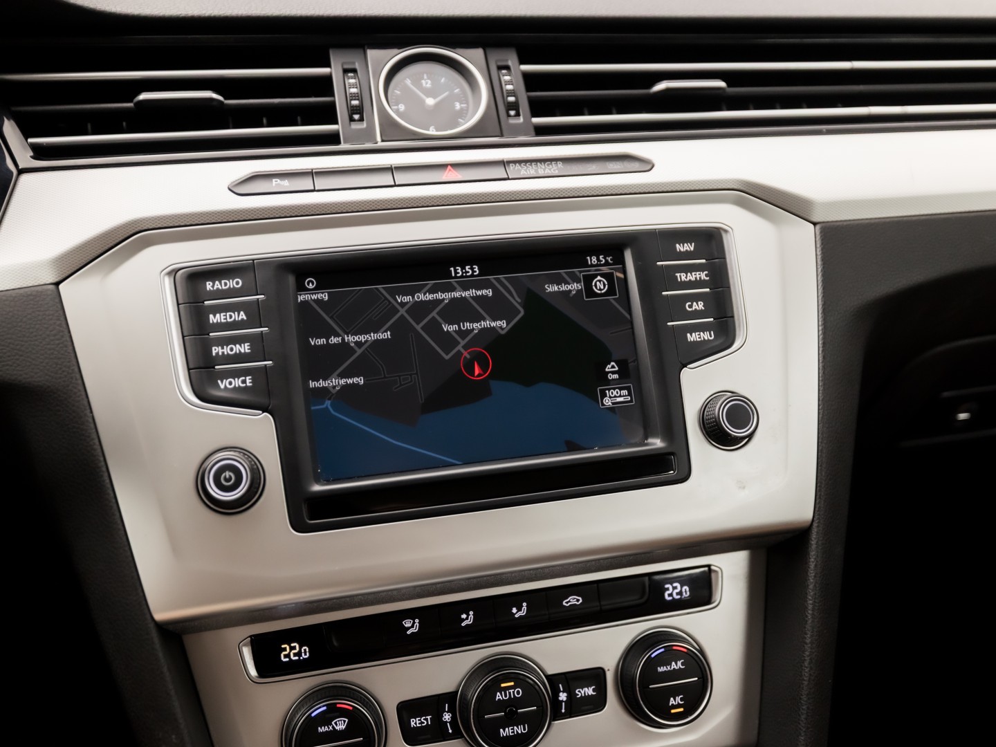 Volkswagen Passat Variant 1.4 TSI Sport (NAVIGATIE, CLIMATE, BRUIN LEDER, KEYLESS, PARKEERSENSOREN, SPORTSTOELEN, CRUISE, NIEUWE APK, NIEUWSTAAT)