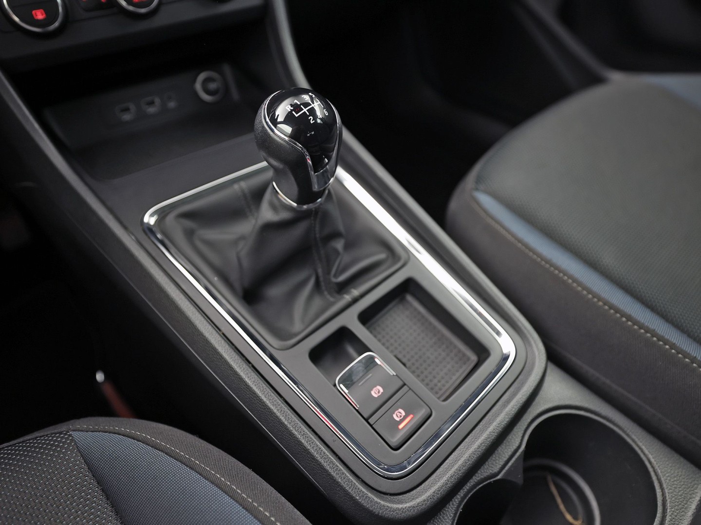 SEAT Ateca 1.0 TSI Sport (GROOT NAVI, APPLE CARPLAY, CAMERA, GETINT GLAS, LM VELGEN, CLIMATE, AUTOMATISCH INPARKEREN, NIEUWE APK)