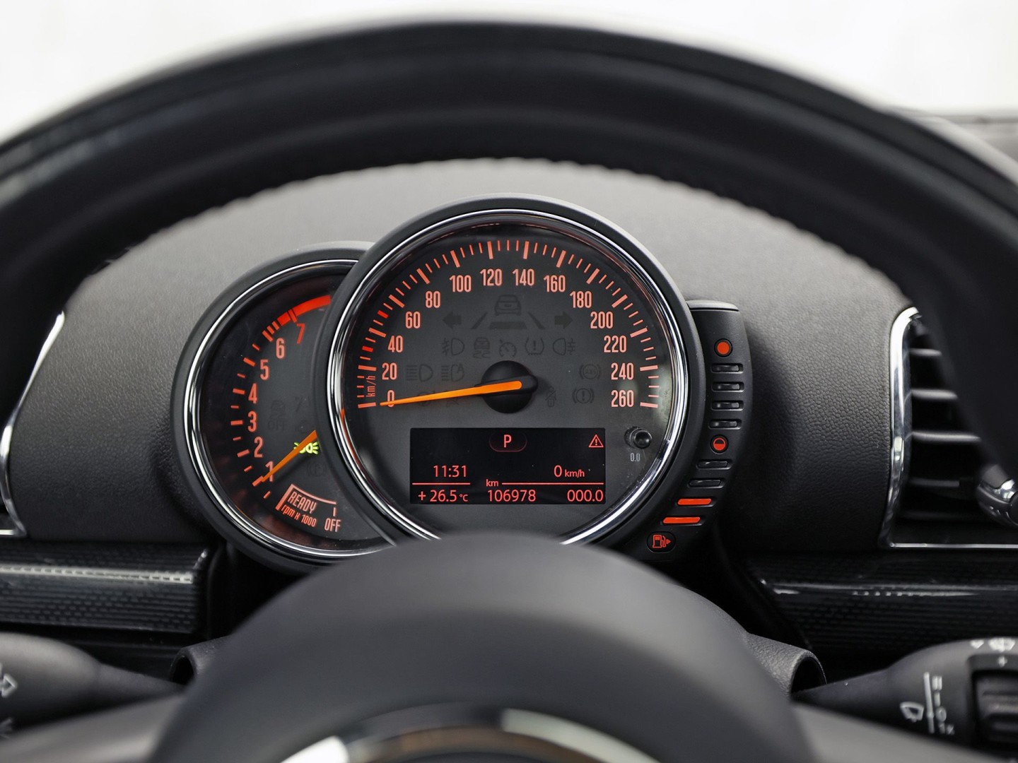 MINI Clubman 1.5 Chili Black Sport Automaat (PANORAMADAK, NAVIGATIE, LEDEREN SPORTSTOELEN, STOELVERWARMING, CRUISE, CLIMATE, ZWART HEMEL, NIEUWE APK)