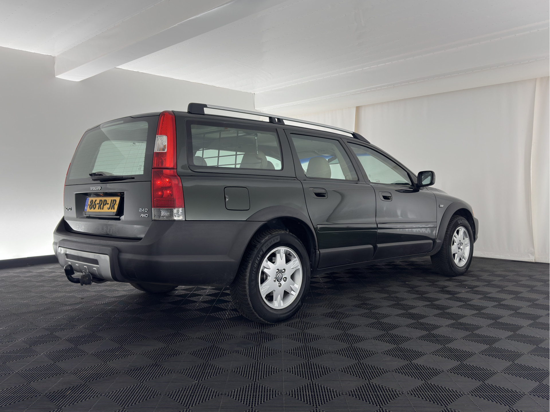 Volvo XC70 2.4D Summum AWD Aut. *LEATHER | ECC | HEATED-COMFORTSEATS | CRUISE | NAVIGATION | TOWBAR | 16''ALU *