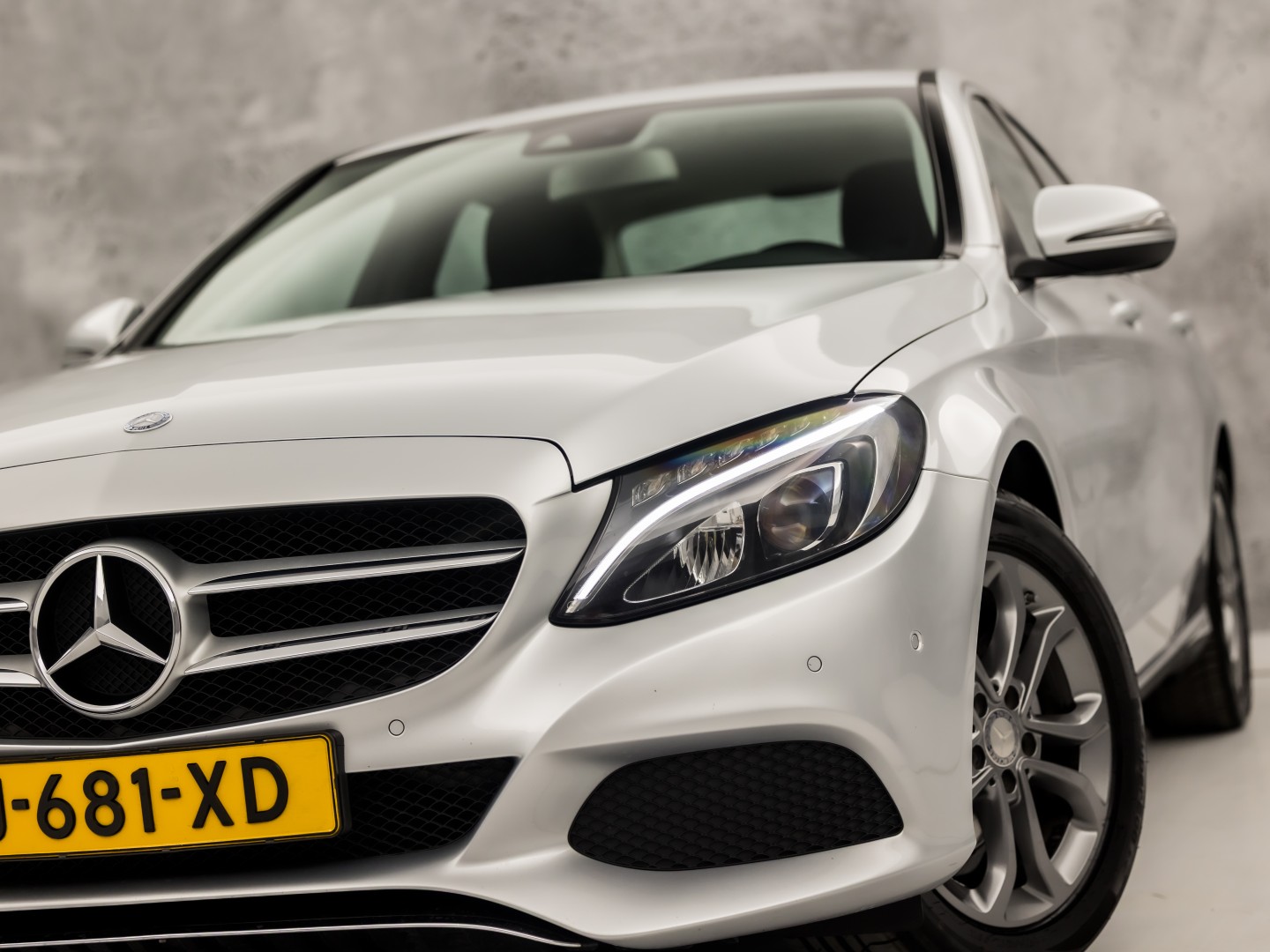 Mercedes-Benz C-Klasse 180 Sport 156Pk Automaat (NAVIGATIE, LEDER, SFEERVERLICHTING, GETINT GLAS, STOELVERWARMING, SPORTSTOELEN, CRUISE, NIEUWE APK, NIEUWSTAAT)