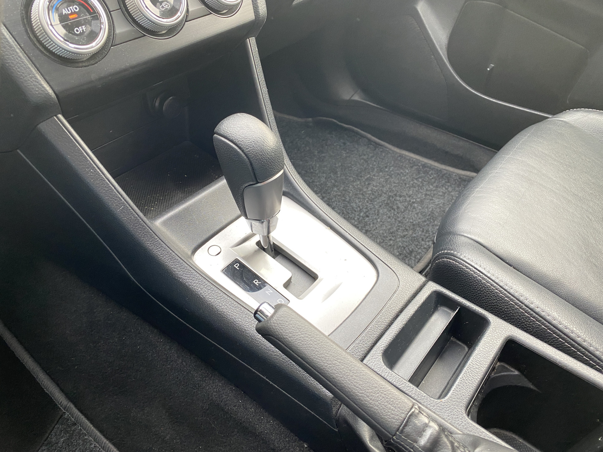 Subaru XV 2.0i Premium AWD 150 pk AUT. | dealer onderhouden | navigatie | leer | schuif-/kanteldak | cruise control | camera