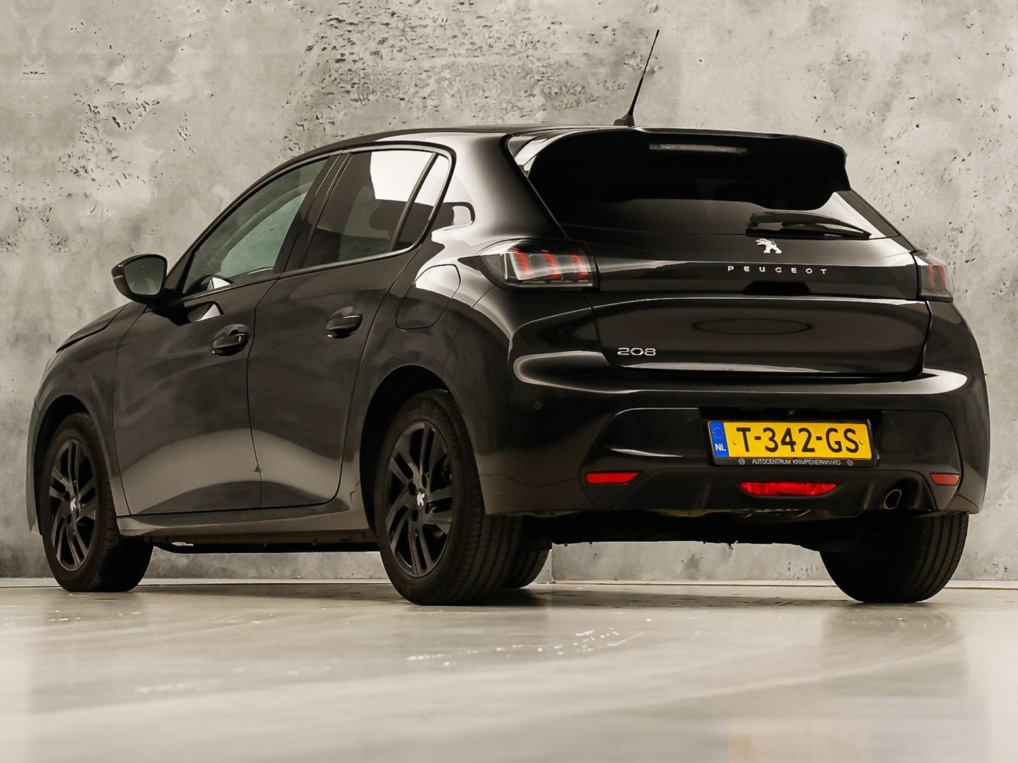 Peugeot 208 1.2 PureTech Allure Pack Automaat (VIRTUAL COCKPIT, BLACK PACK, APPLE CARPLAY, GROOT NAVI, 360 CAMERA, SPORTSTOELEN, GETINT GLAS, LM VELGEN, NIEUWSTAAT)