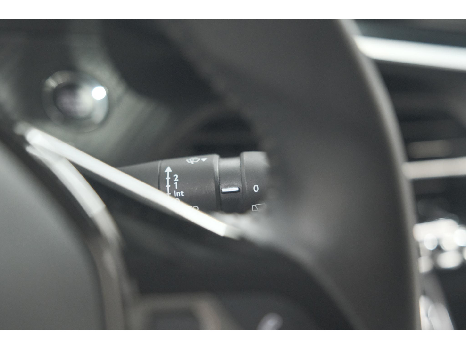 Peugeot e-2008 EV Allure Pack 50 kWh | 3 Fase Laadfunctie | Camera | Navigatie | Parkeersensoren | Apple Carplay