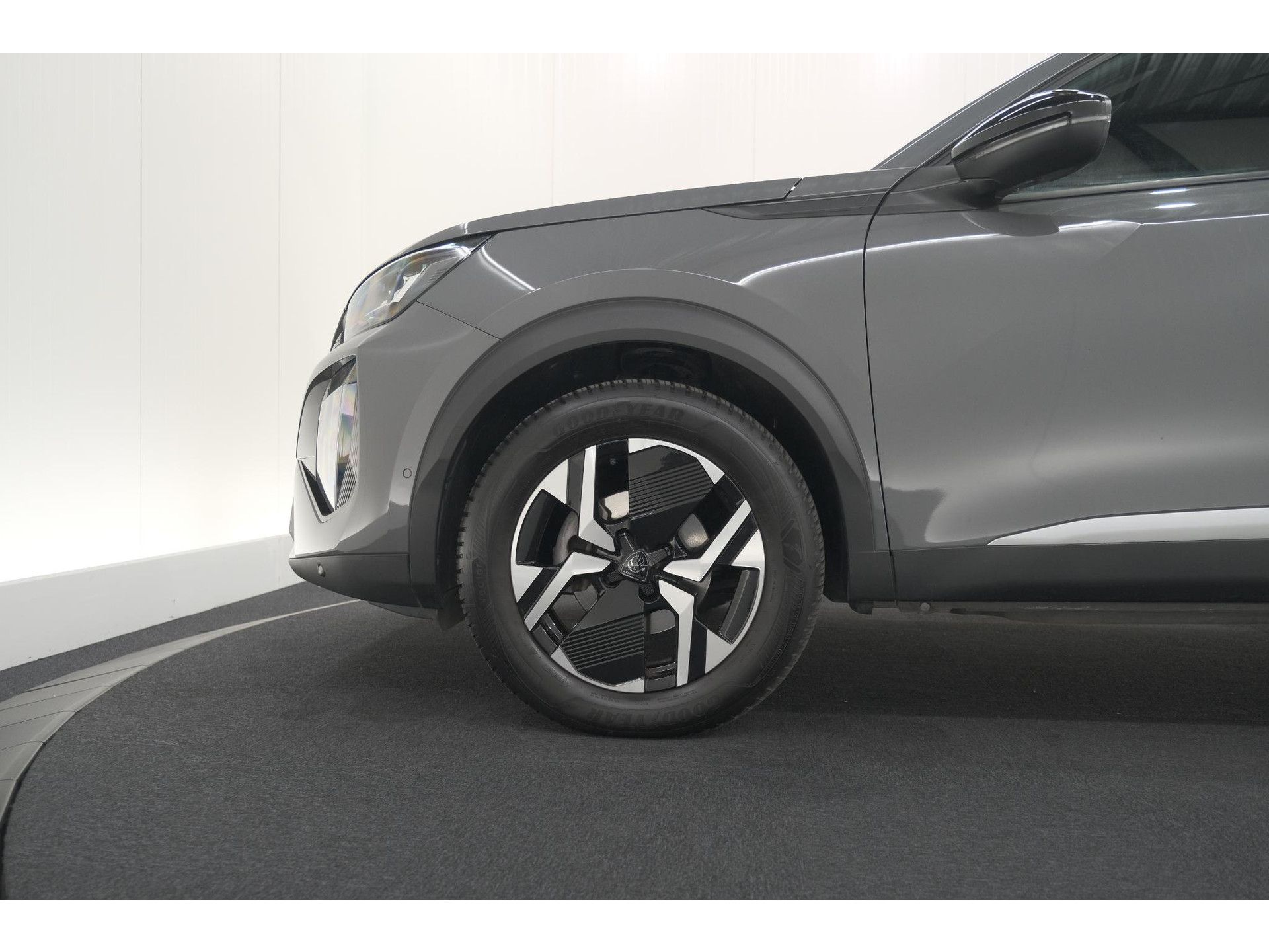 Peugeot 2008 PureTech 100 Allure | Allseason Banden | 360 Camera | Adaptieve Cruise Control | Dodehoekdetetie | Navigatie