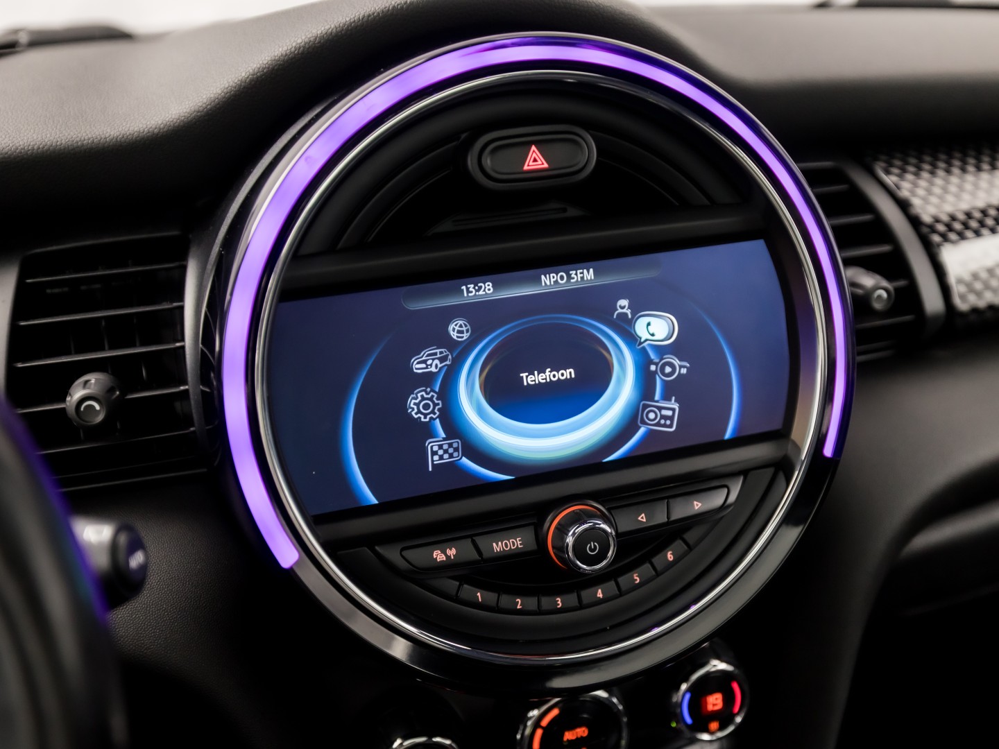 MINI 5-deurs 2.0 Cooper S Chili Edition 192Pk Automaat (PANORAMADAK, GROOT NAVI, HEAD-UP DISPLAY, LEDER, STOELVERWARMING, SPORTSTOELEN, GETINT GLAS, PARKEERSENSOREN, NIEUWSTAAT)
