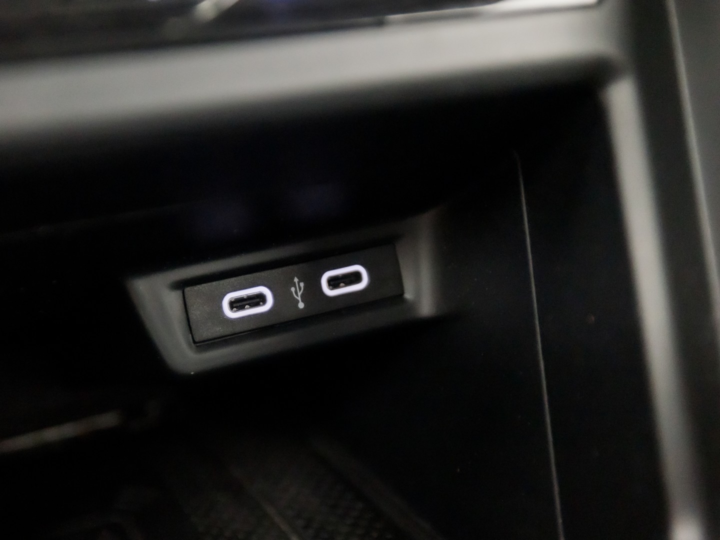 Volkswagen Polo 1.0 TSI Sport (VIRTUAL COCKPIT, 1e EIGENAAR, APPLE CARPLAY, GROOT NAVI, CLIMATE, STOELVERWARMING, SPORTSTOELEN, GETINT GLAS, LM VELGEN, CRUISE, PARKEERSENSOREN, NIEUWSTAAT)