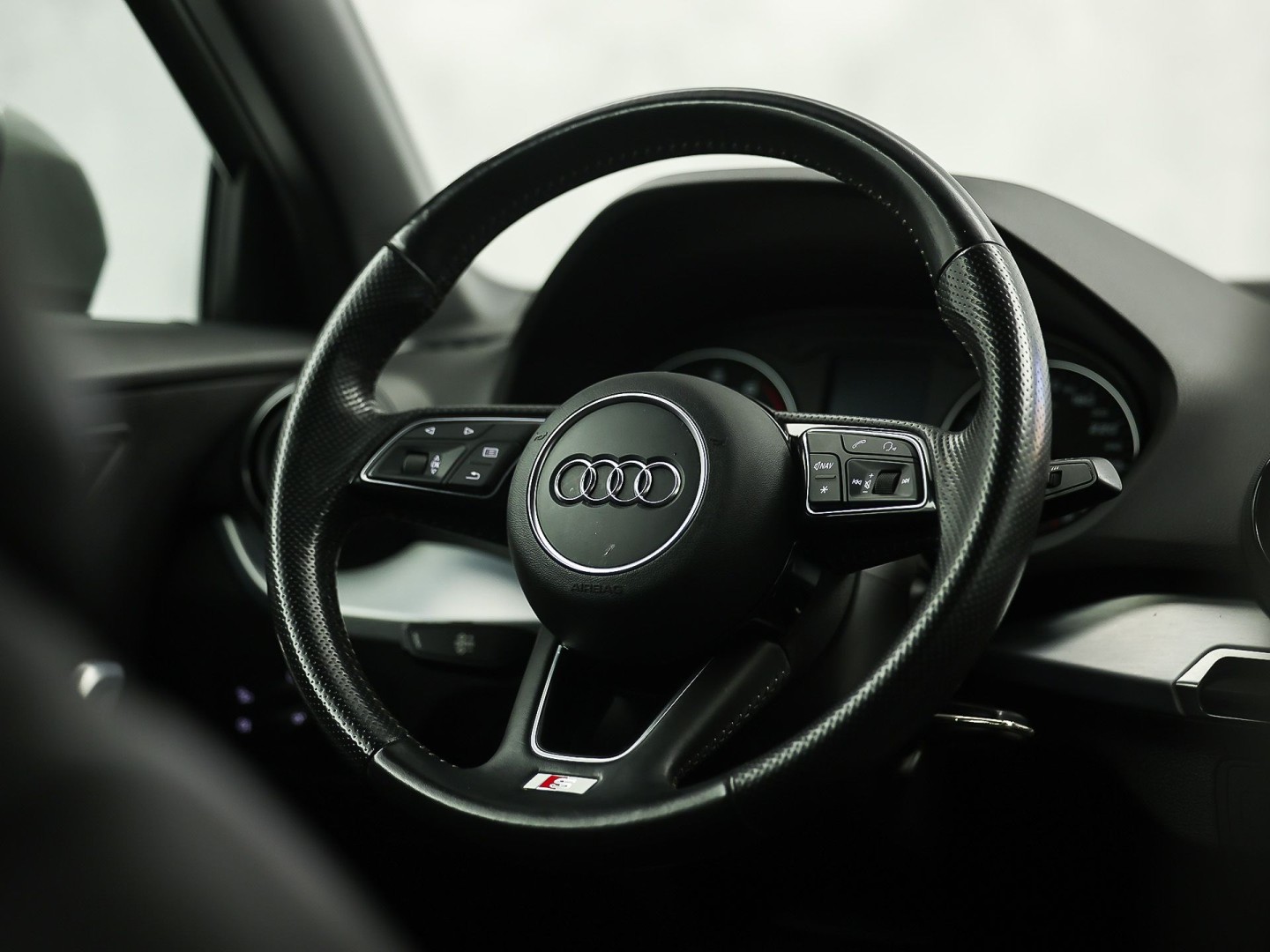 Audi Q2 1.4 TFSI S-Line Sport 150Pk (2X S-LINE, GROOT NAVI, GETINT GLAS, LEDER, LED KOPLAMPEN, SPORTSTOELEN, PARKEERSENSOREN, CRUISE, NIEUWSTAAT)