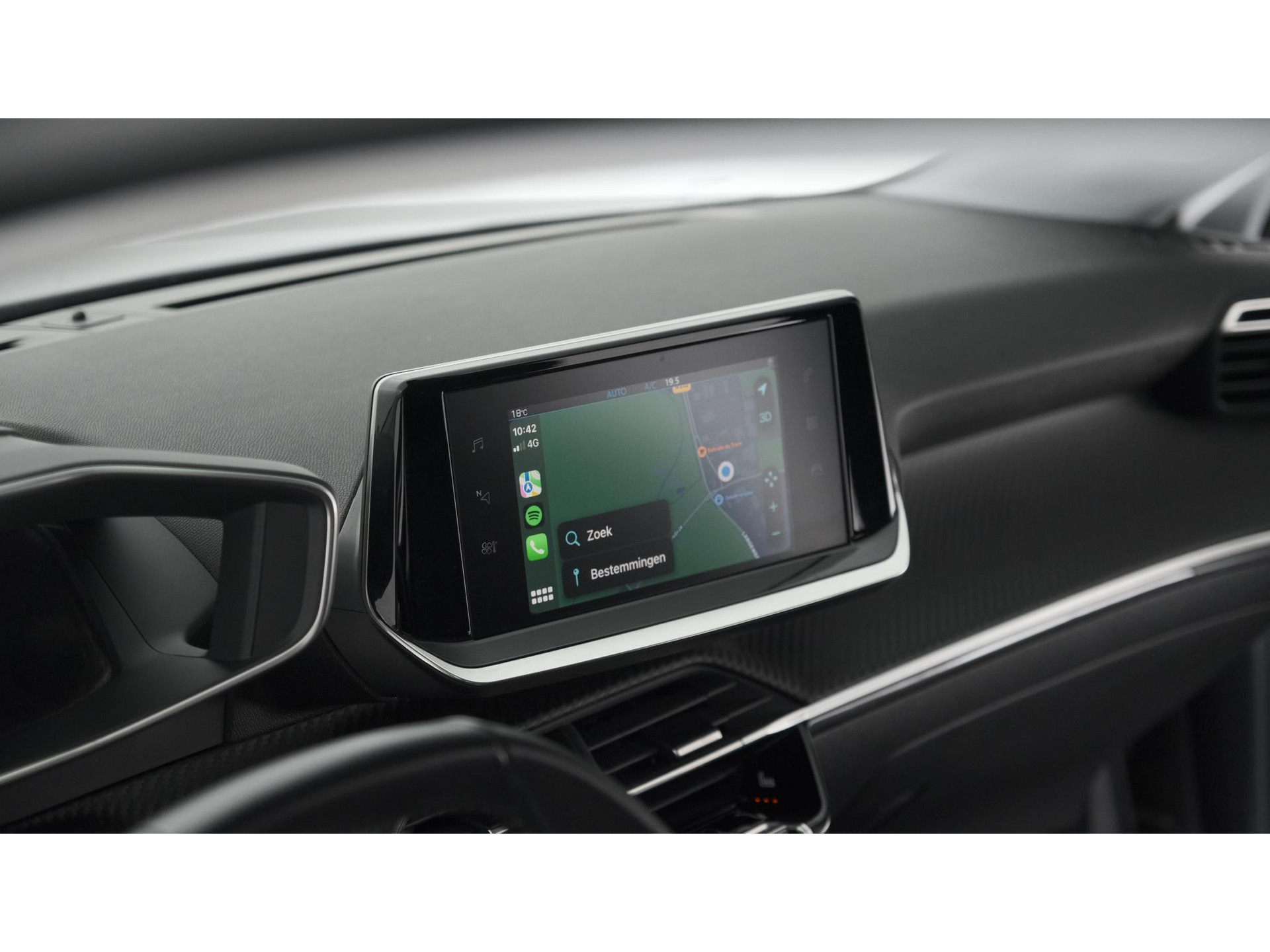 Peugeot 208 PureTech 100 EAT8 Allure | Parkeersensoren | Stoelverwarming | Apple Carplay | Climate Control
