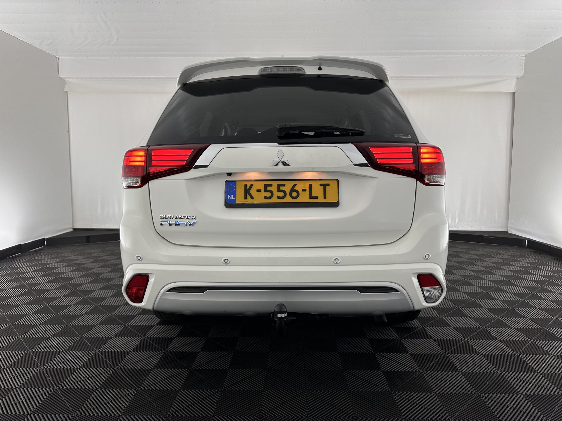 Mitsubishi Outlander 2.4 PHEV Pure (Plug-In) (INCL-BTW)  Aut *FULL-LED | KEYLESS | CAMERA | HEATED-COMFORTSEATS | ECC | SHIFTPADDLES | PDC | CRUISE | CARPLAY | PRIVACY-GLASS | DAB | TOWBAR | 16''ALU*