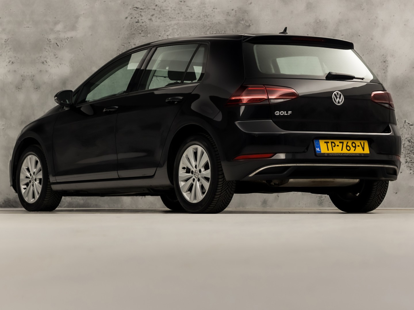 Volkswagen Golf 1.0 TSI Sportline (APPLE CARPLAY, GROOT NAVI, ALCANTARA, DYNAMISCHE KNIPPERLICHTEN, SPORTSTOELEN, STOELVERWARMING, ADAPTIVE CRUISE, PARKEERSENSOREN, NIEUWSTAAT)