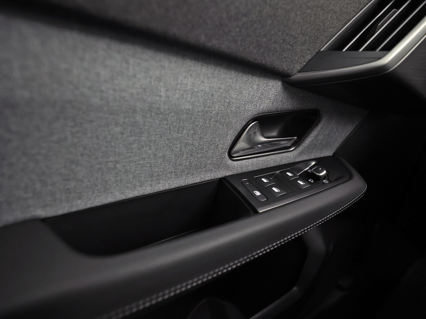 Opel Grandland X 1.2 Turbo Hybrid Sport Automaat (VIRTUAL COCKPIT, APPLE CARPLAY, GROOT NAVI, GETINT GLAS, SPORTSTOELEN, ADAPTIVE CRUISE, KEYLESS, SPORTSTUUR, GETINT GLAS, NIEUWSTAAT)