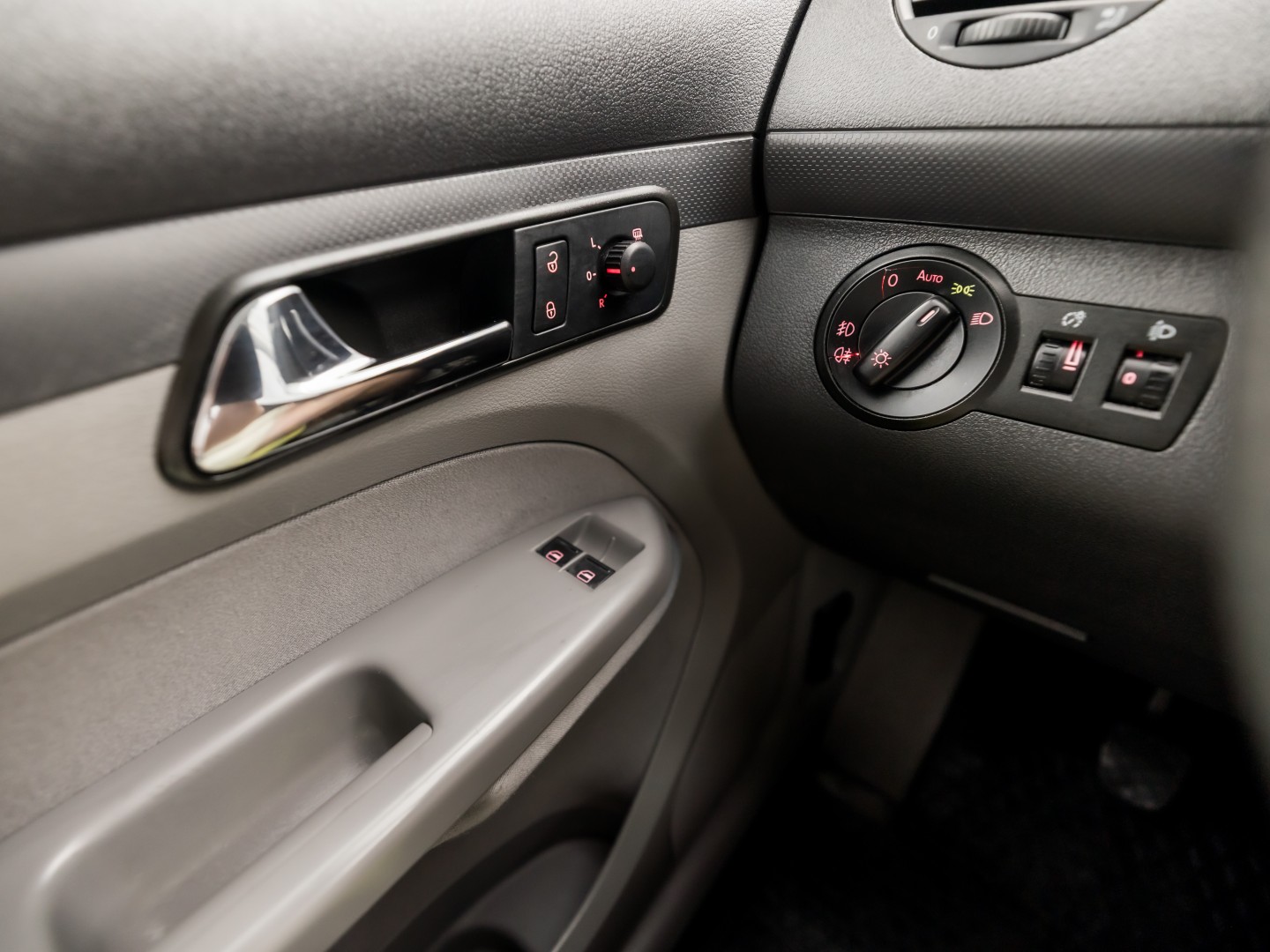 Volkswagen Caddy 1.4 Life 5 Persoons (CLIMATE, SCHUIFDEUREN, ELEK RAMEN, NIEUWE APK, NIEUWSTAAT)