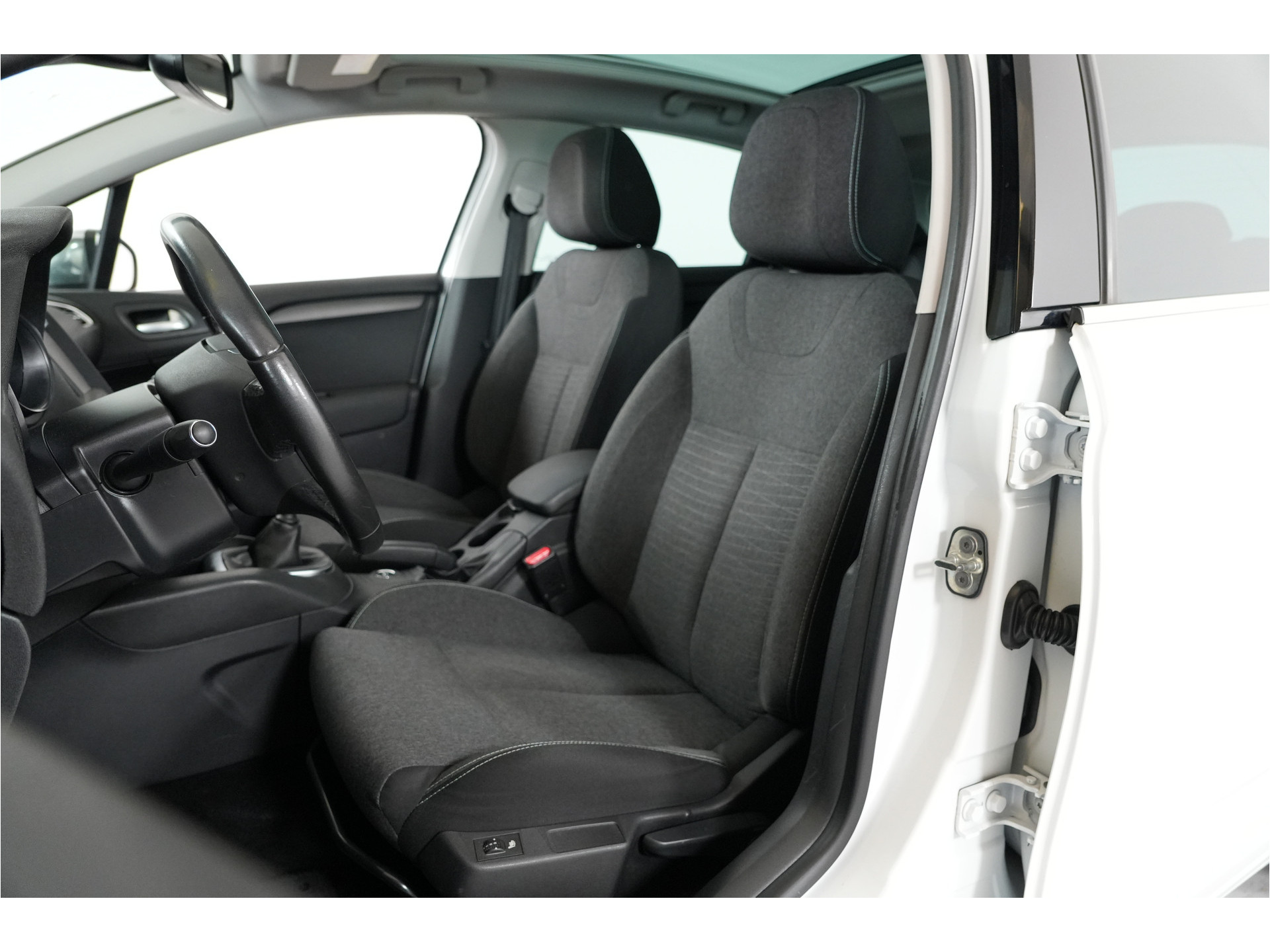 Citroën C4 1.2 PureTech Feel Collection | Trekhaak | Pano | Cruise | Stl. verw. | Climate | PDC |