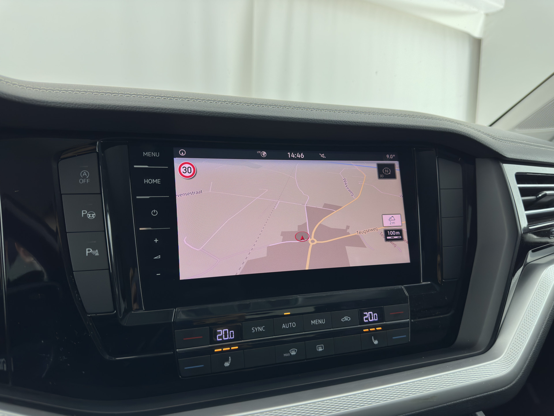 Volkswagen Touareg 3.0 TDI R-Line (INCL-BTW) Aut. *LUXURY-LEATHER | FULL-LED | BLIND-SPOT | HEATED-COMFORTSEATS | AIR-SUSPENSION | KEYLESS | CAMERA | NAVI-FULLMAP | PRIVACY-GLASS | ADAPTIVE-CRUISE |  SHIFT-PADDLES | TOWBAR*