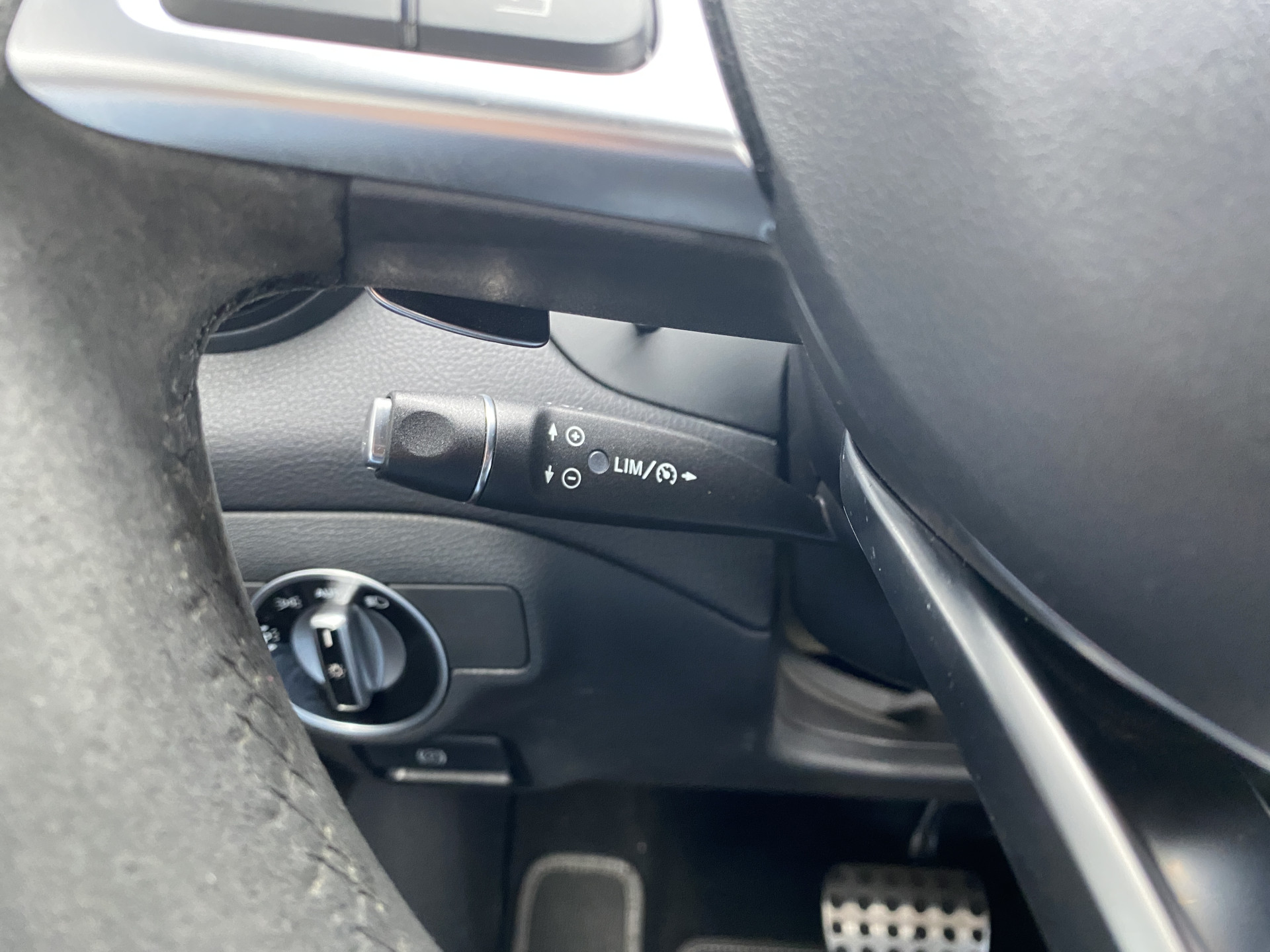 Mercedes-Benz CLA-klasse Shooting Brake 180 AMG Edition AUT. | 1e eigenaar | dealer onderh. | navigatie | a. carplay | alcantara interieur