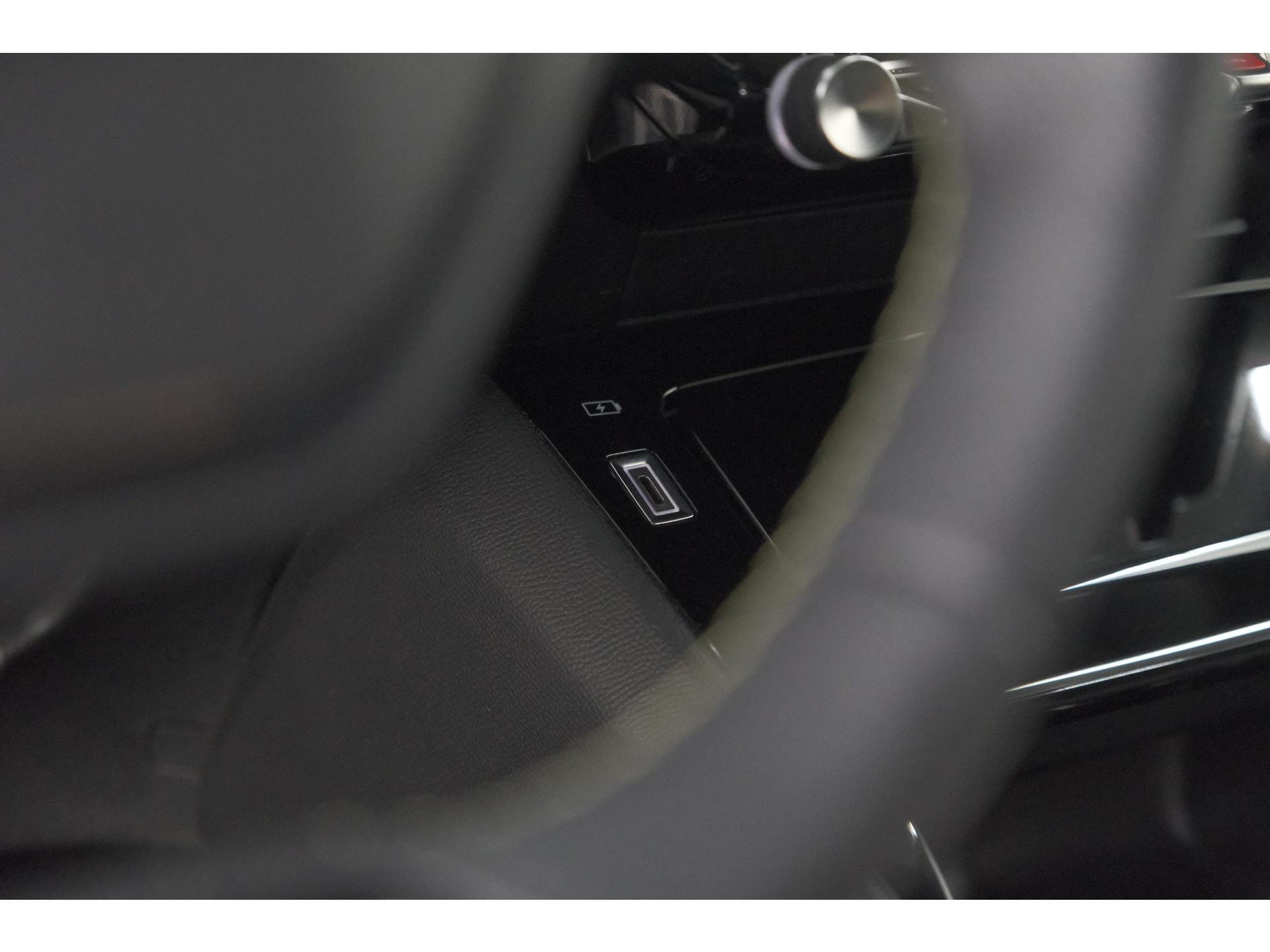Peugeot 208 1.2 Hybrid 145 e-DCS6 GT | Alcantara Pakket | Camera | Apple Carplay | Stoelverwarming