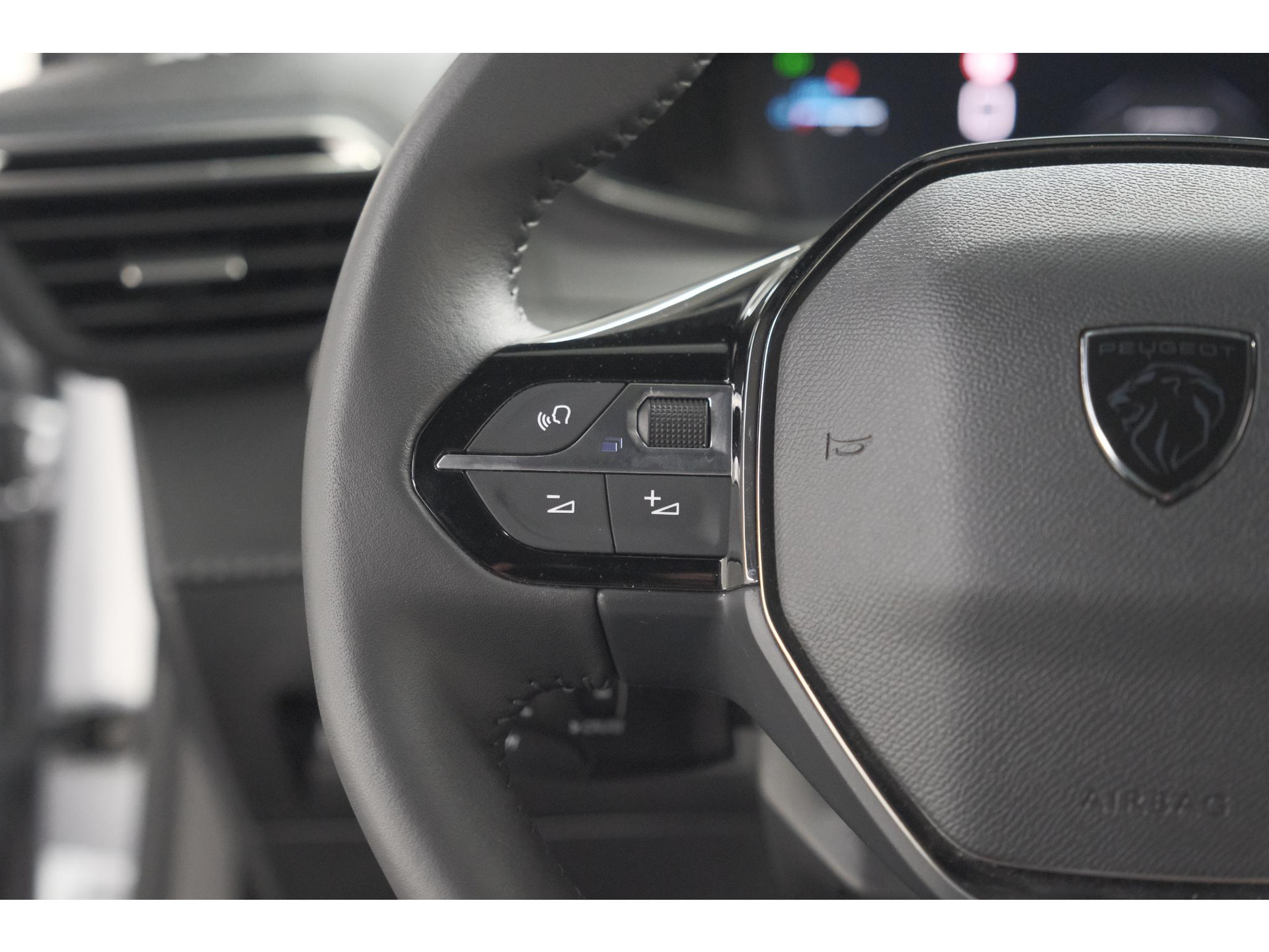 Peugeot 2008 PureTech 100 Allure | Apple Carplay | Parkeersensoren | Climate control