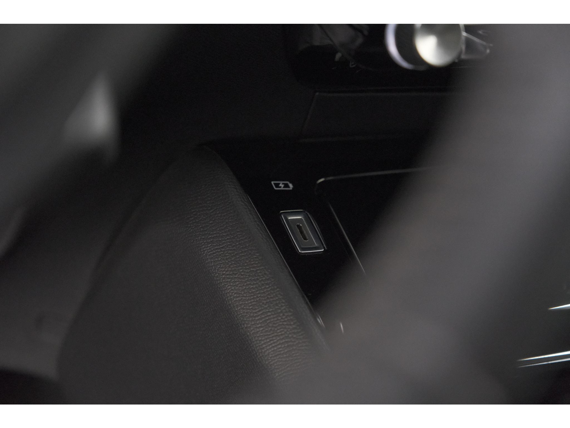 Peugeot 208 PureTech 100 EAT8 Allure | Adaptieve Cruise control |  Camera | Parkeersensoren voor + achter | Navigatie | Apple Carplay