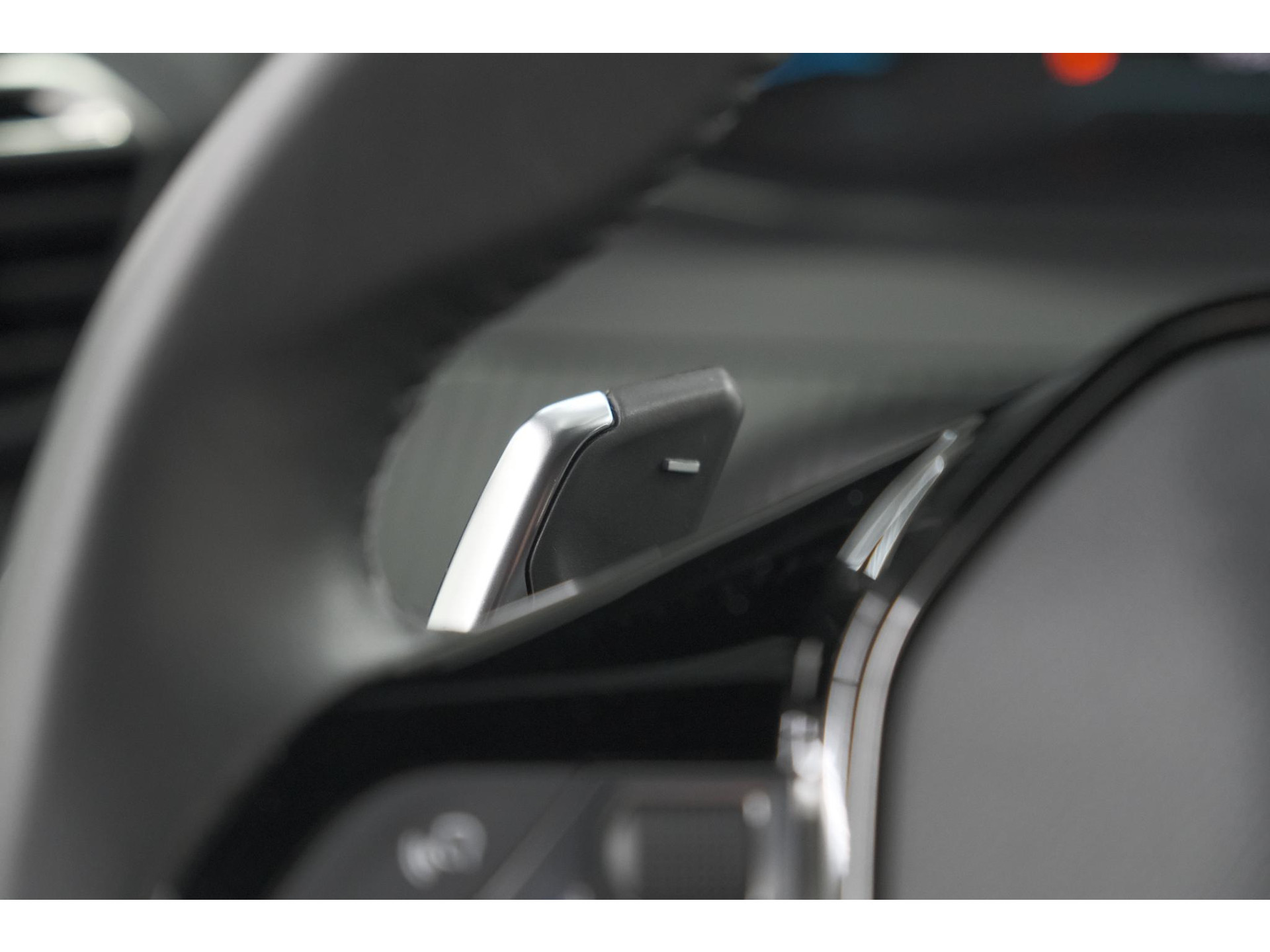Peugeot 2008 1.2 Hybrid 136 Style | Apple Carplay | Parkeersensoren | Climate control