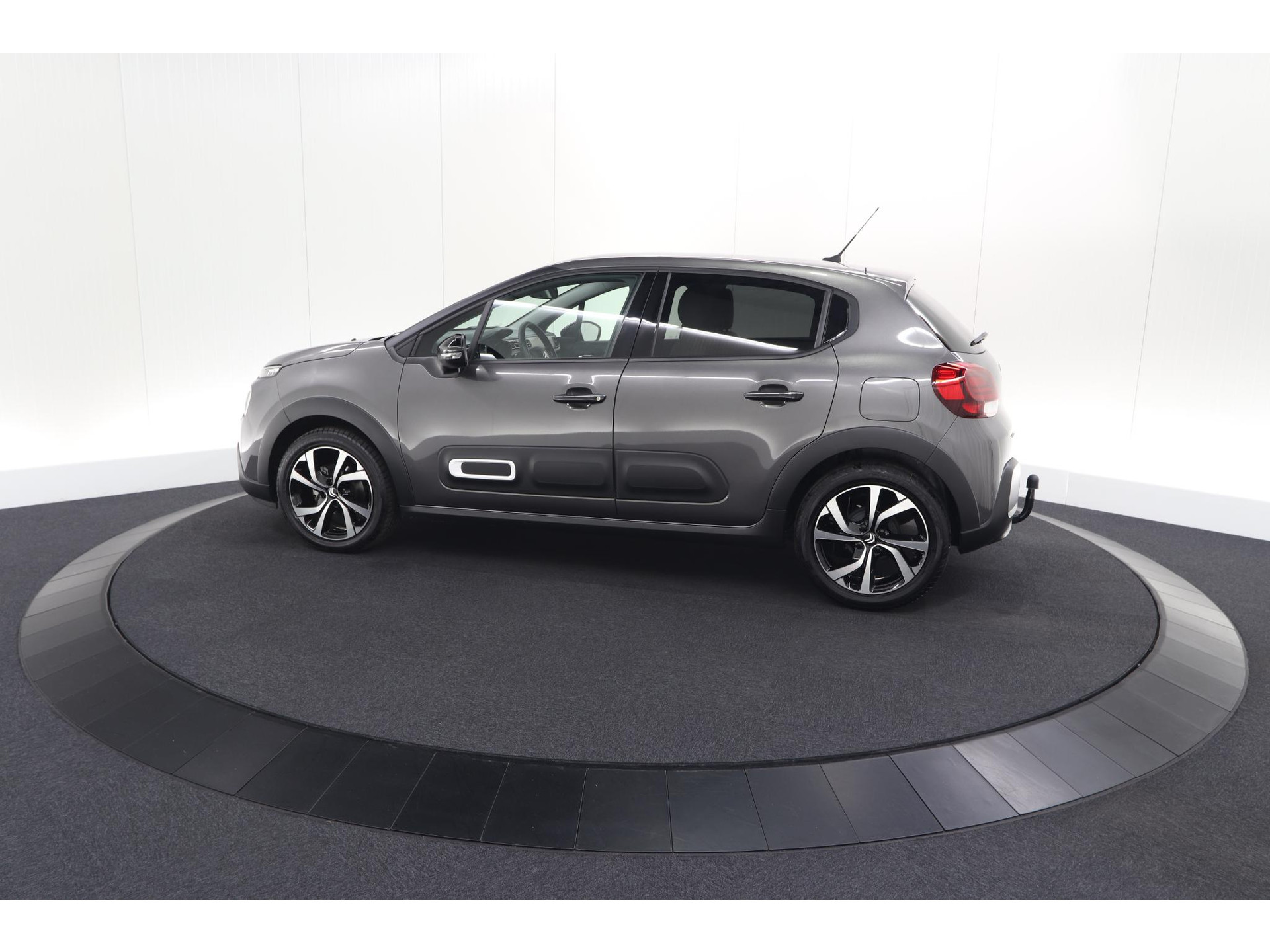 Citroen C3 PureTech 82 Max | Trekhaak | Keyless | Camera | Parkeersensoren | Navigatie | Stoelverwarming