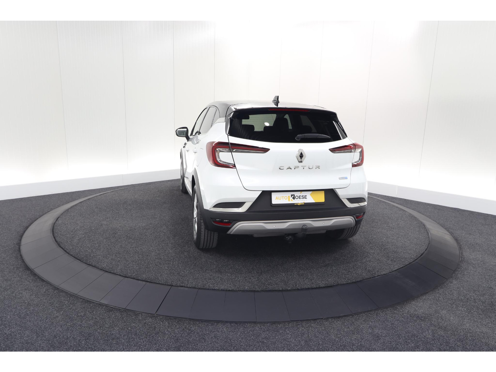 Renault Captur 1.6 E-Tech Plug-in Hybrid 160 Intens | Trekhaak | Camera | Adaptieve Cruise Control | Dodehoekdetectie