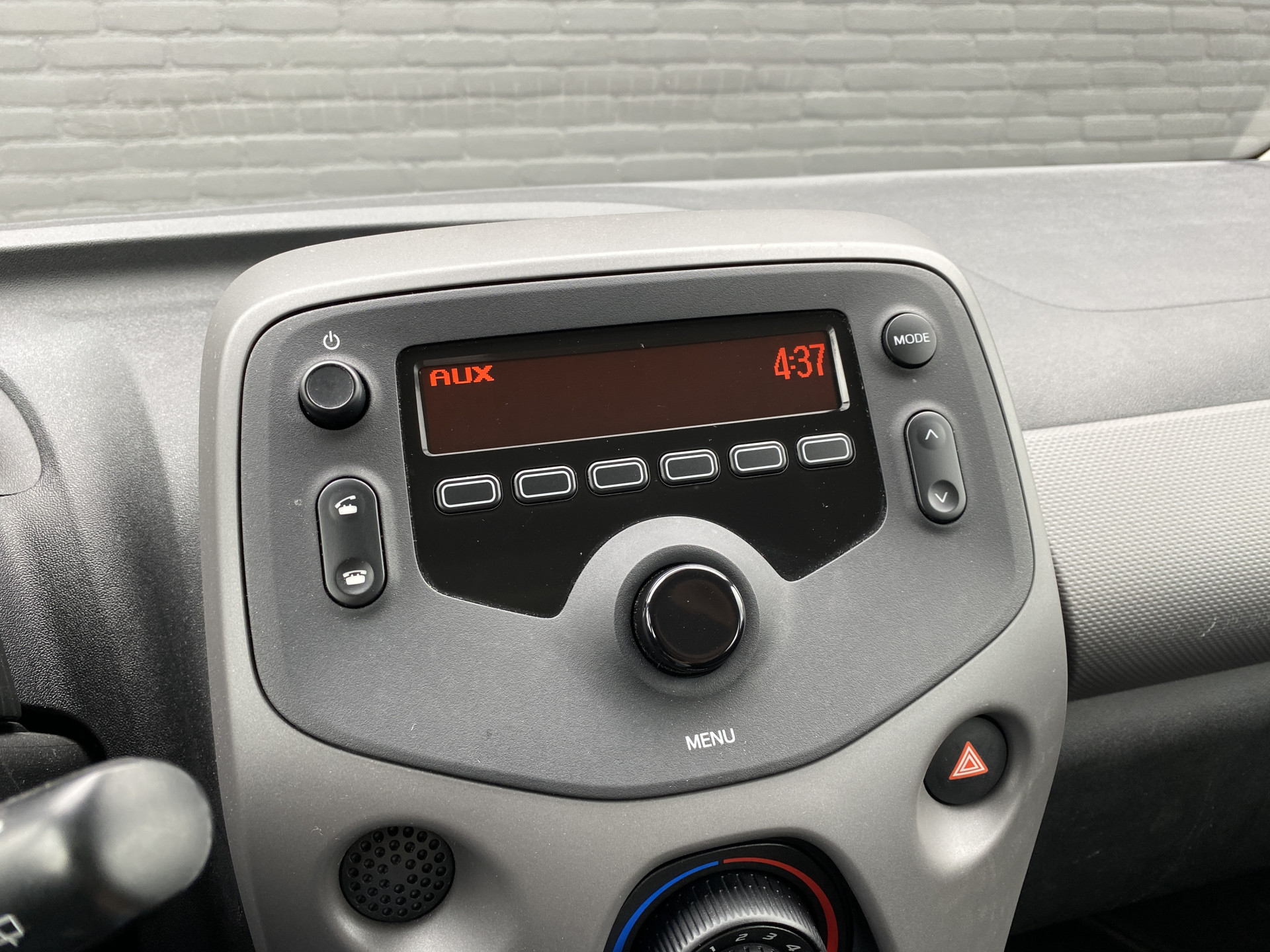 Peugeot 108 1.0 e-VTi Active | 1e eigenaar | airco | bluetooth | all season banden | tom tom navigatie | led verl.