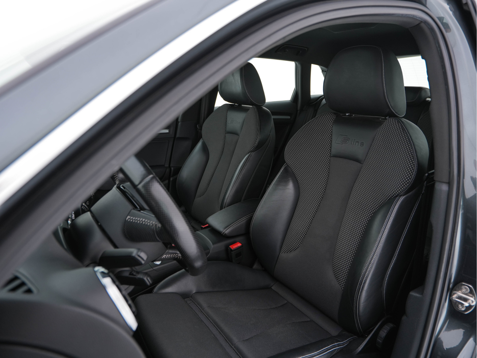 Audi A3 Sportback 1.4 e-tron Plug-In Pro Line plus Aut. *LEATHER-FABRIC | FULL-LED | NAVI-FULLMAP | KEYLESS | SPORT-SEATS | AUDI-SOUND | TOWBAR | 17''ALU*