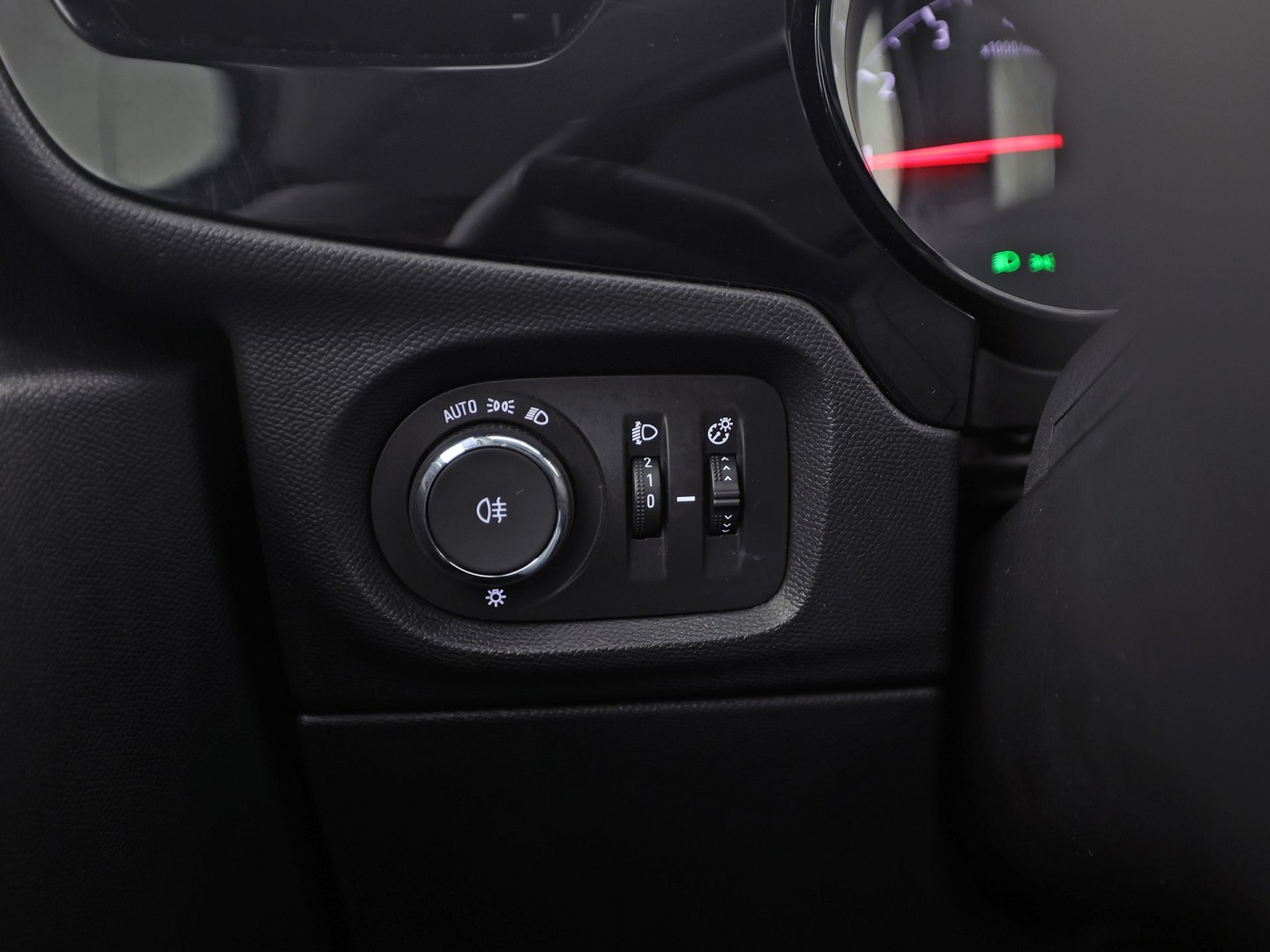 Opel Corsa 1.2 Sport (APPLE CARPLAY, GROOT NAVI, LANE ASSIST, SPORTSTOELEN, CRUISE, NIEUWSTAAT)