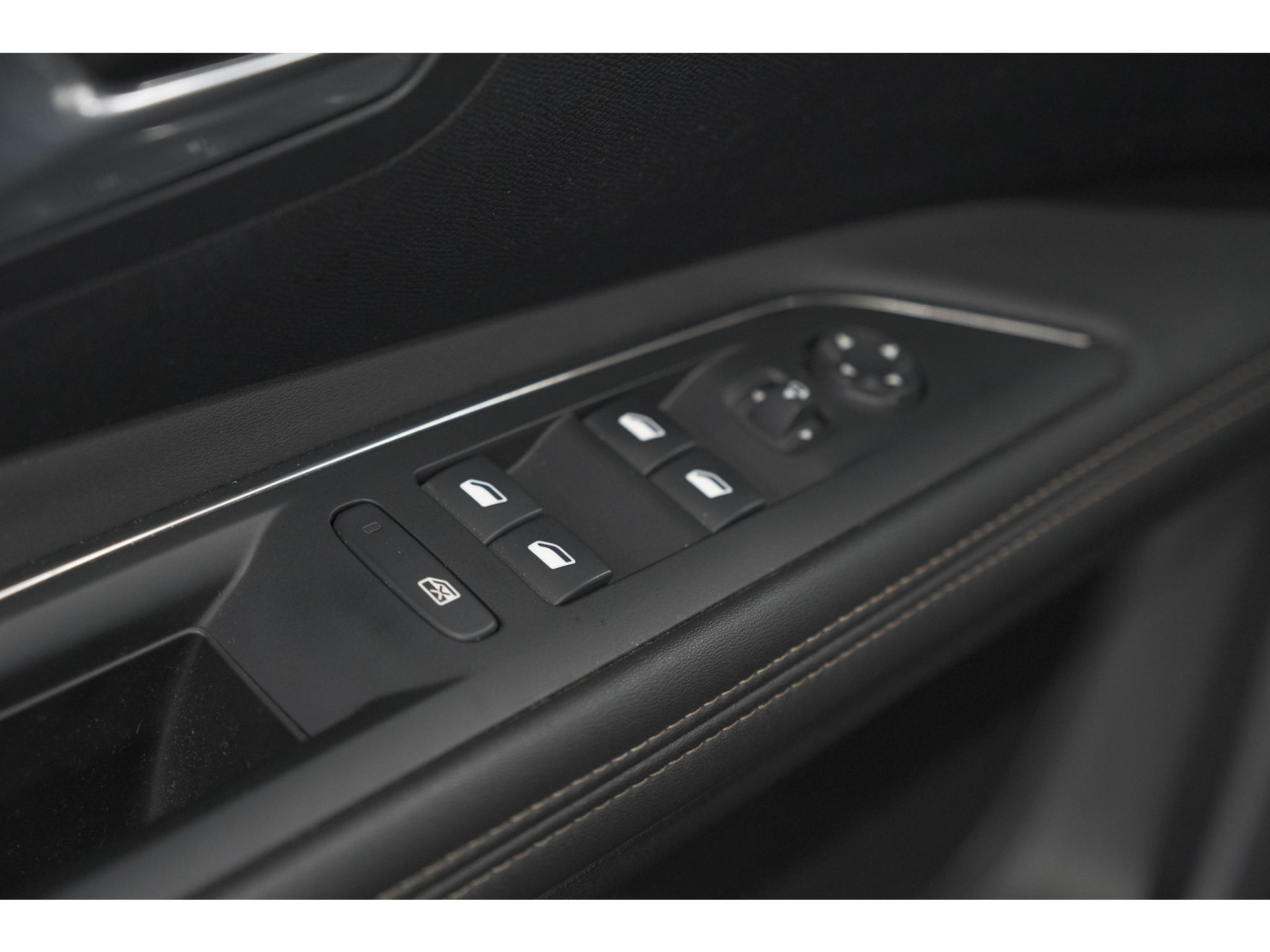 Peugeot 3008 PureTech 130 EAT8 GT | Adaptieve Cruise Control | Elektronische Kofferklep | Camera | Dodehoekdetectie