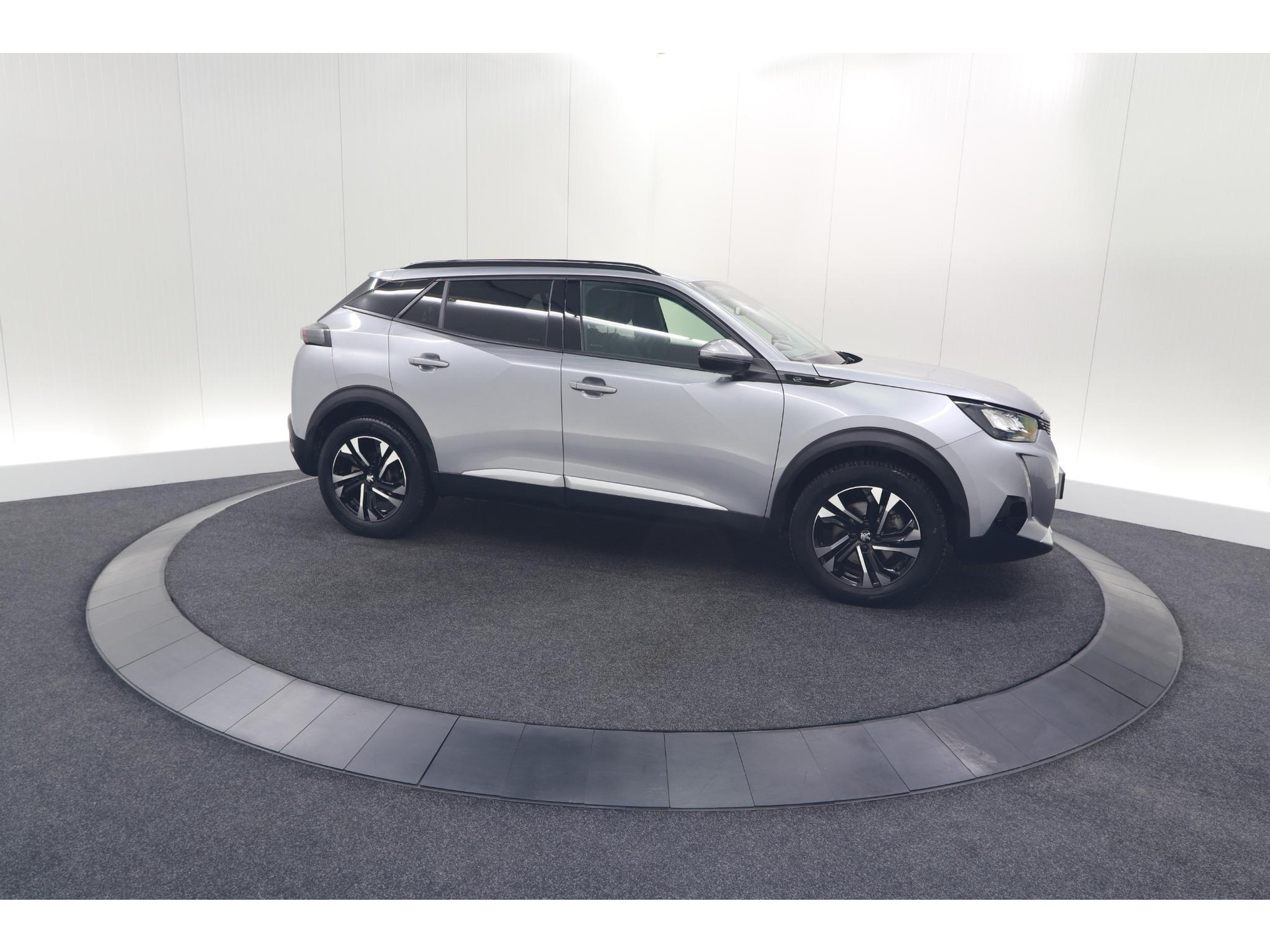 Peugeot e-2008 EV Allure 50 kWh | SOH=96.7 % | 3 Fase Laadfunctie | Camera | Navigatie | Parkeersensoren | Apple Carplay