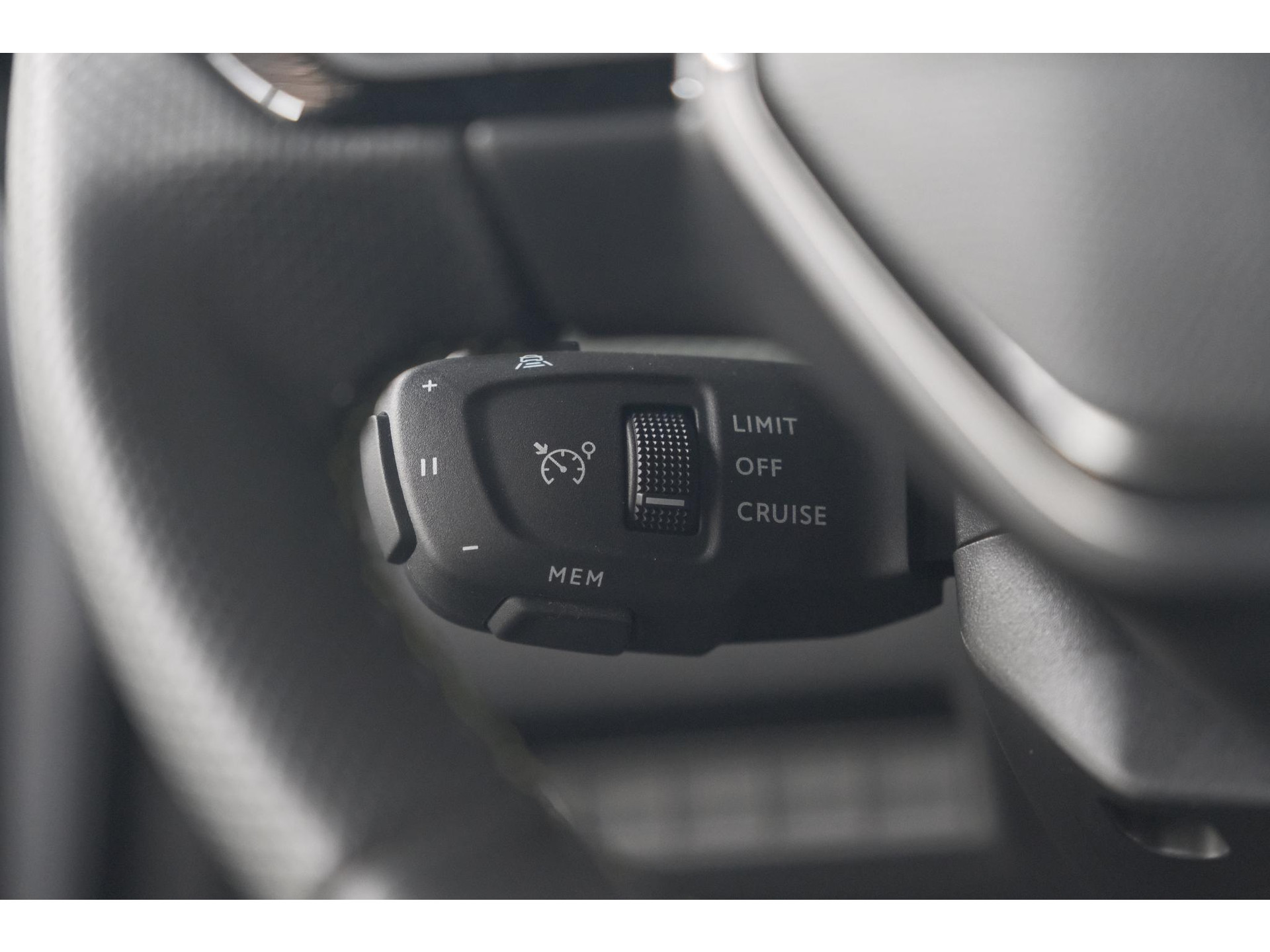 Peugeot 2008 PureTech 130 EAT8 GT | 360 Camera | Stoelmassage | Adaptieve Cruise Control | Dodehoekdetectie