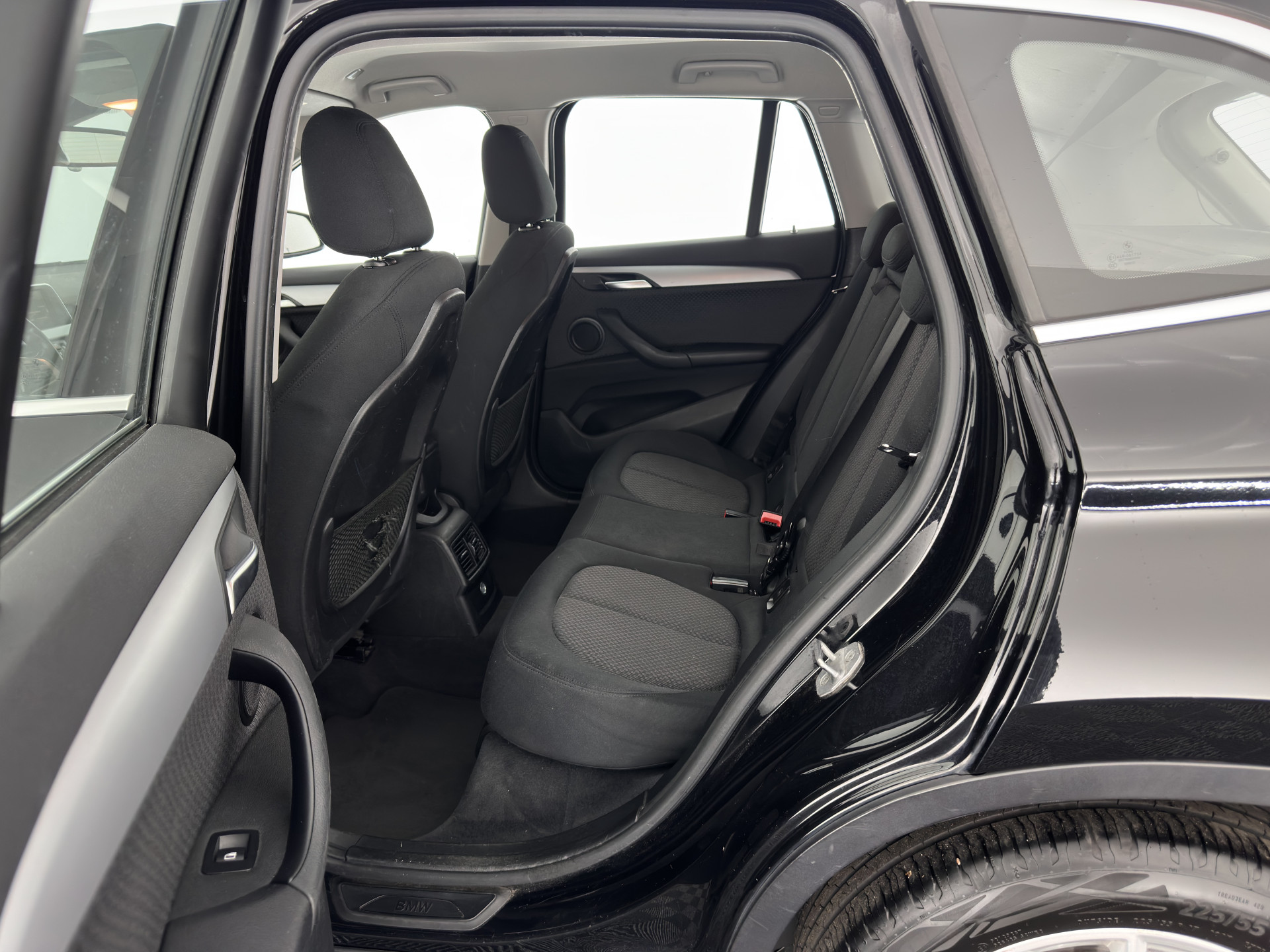 BMW X1 sDrive20i Executive (INCL-BTW) Aut. *LED-LIGHTS | NAVI-FULLMAP | COMFORT-SEATS | ECC | PDC | CRUISE | TOWBAR | 17''ALU*