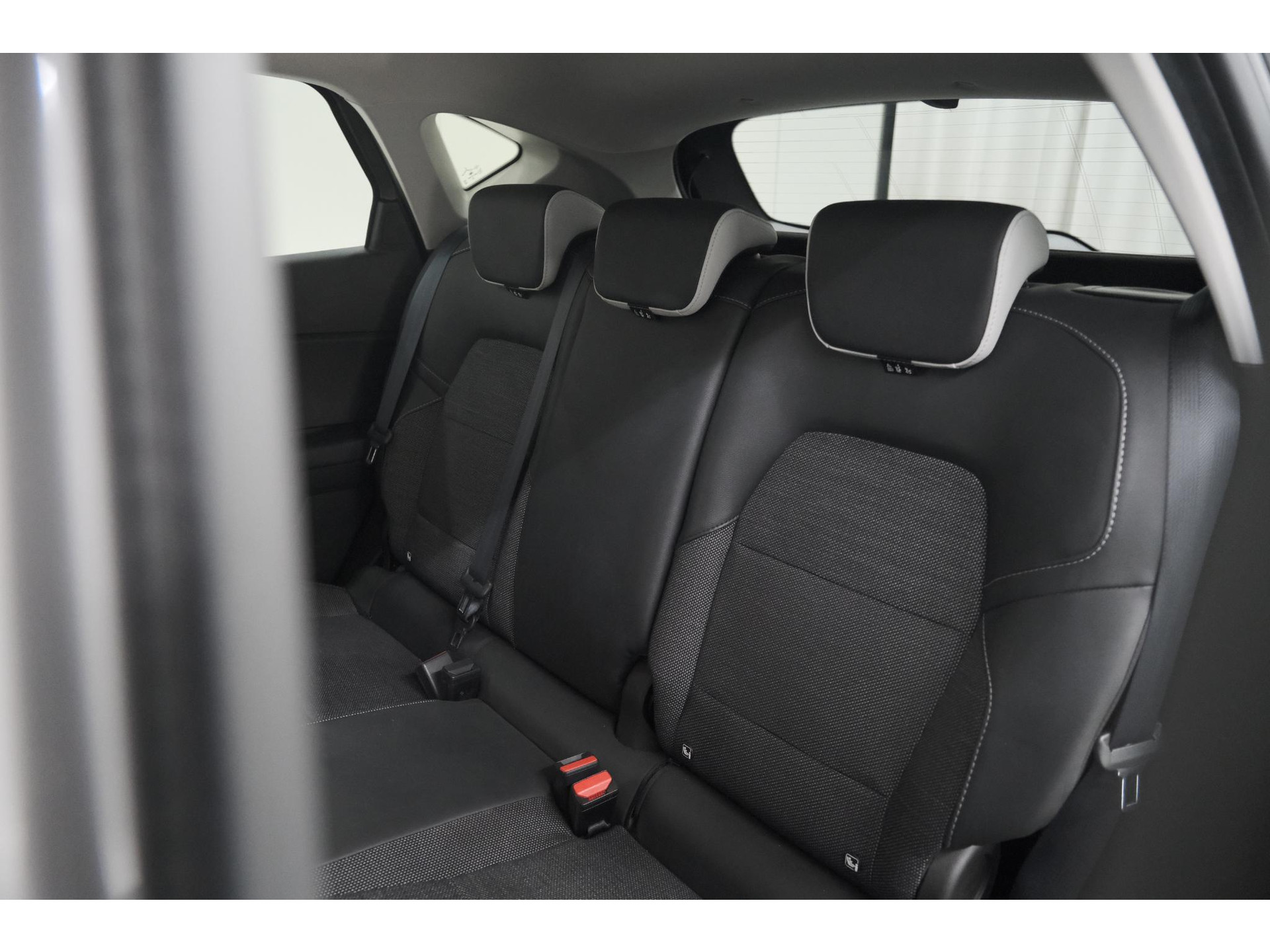 Renault Captur Mild Hybrid 140 EDC Techno | 360 Camera | 9.3 Inch Navigatie | Apple Carplay | 18 Inch Lichtmetalen Velgen