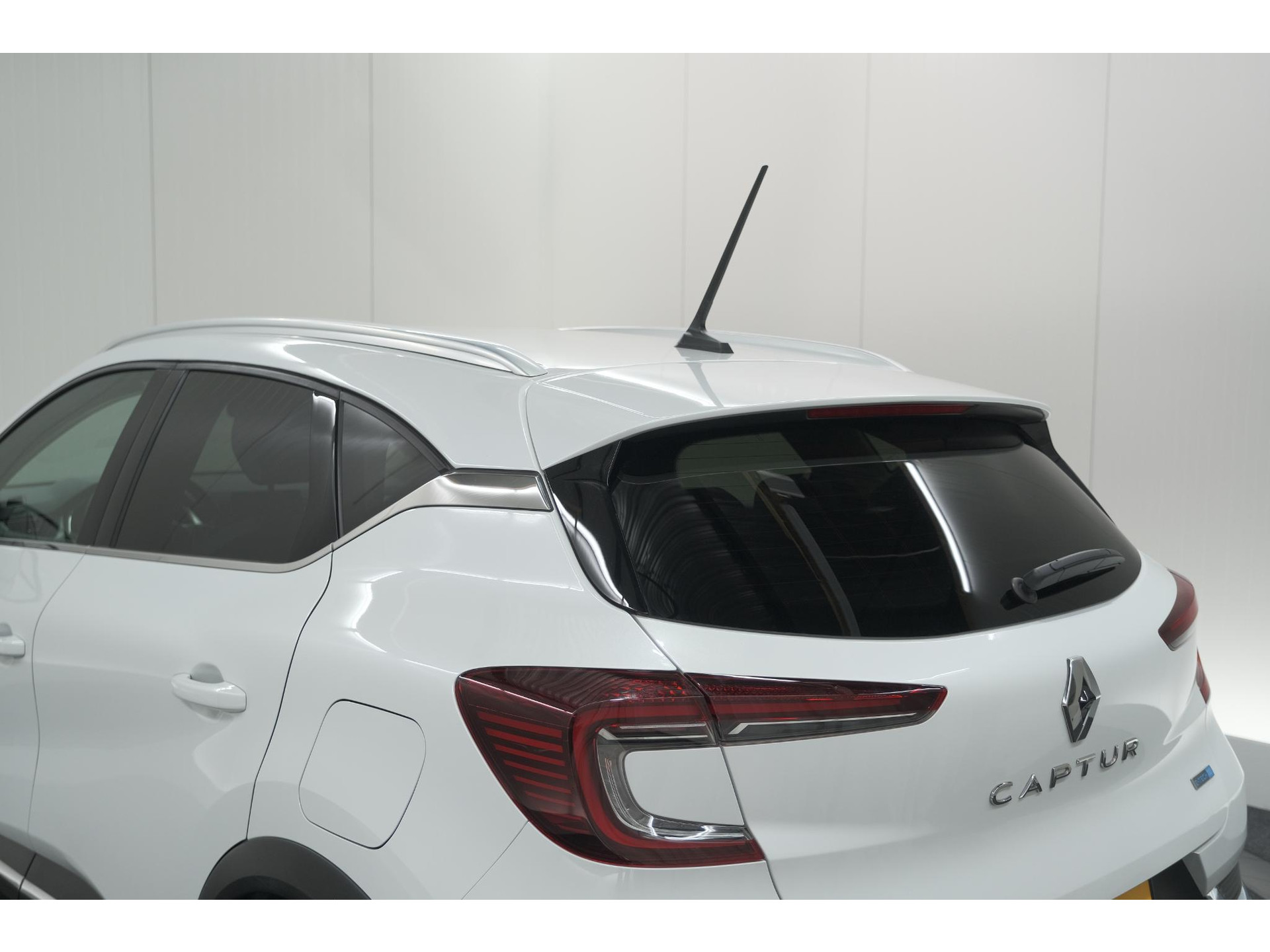 Renault Captur 1.6 E-Tech Plug-in Hybrid 160 Intens | Trekhaak | Camera | Navigatie | Parkeersensoren | Pack Winter