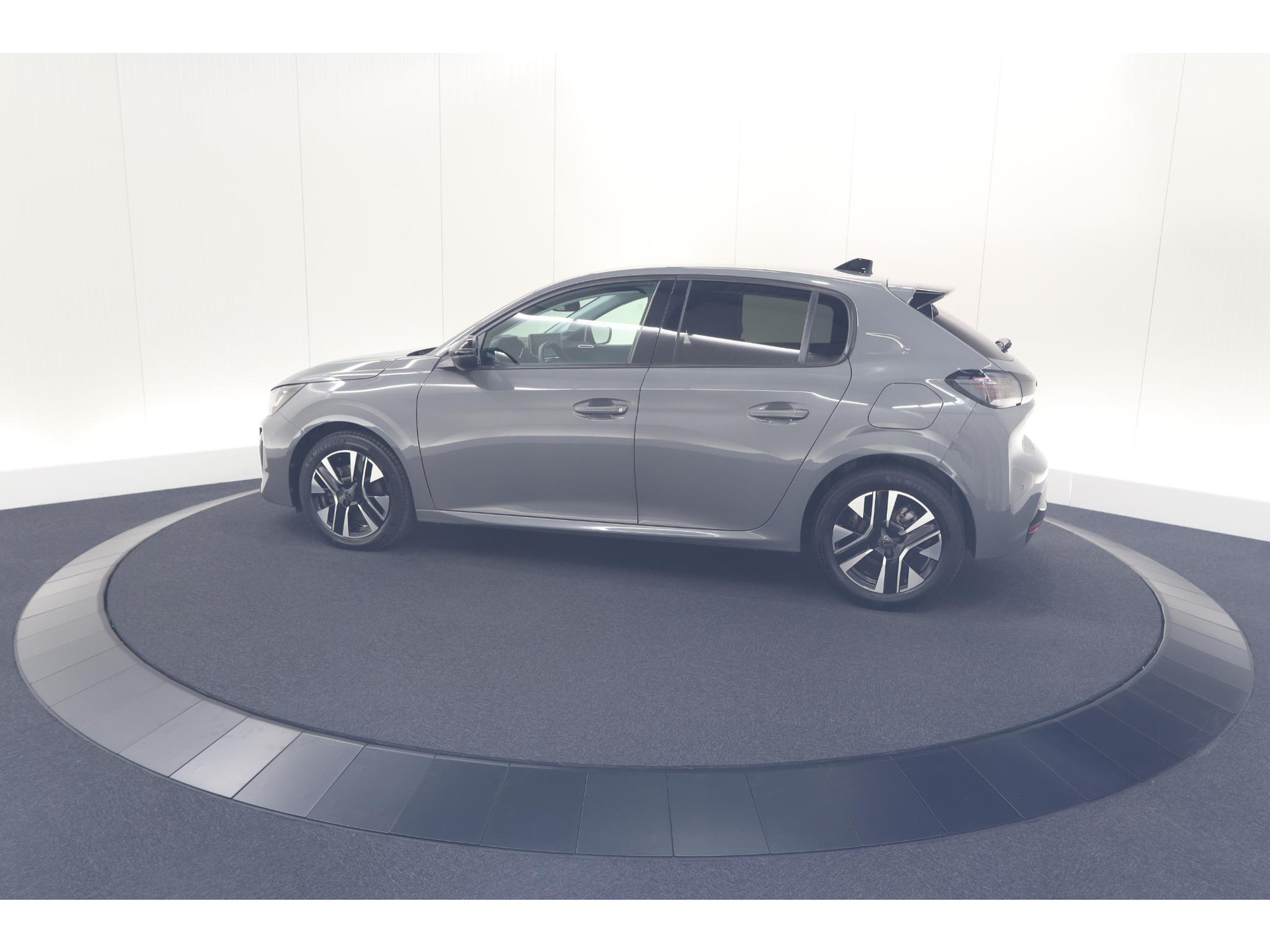 Peugeot 208 PureTech 100 Allure | Gris Selenium | Apple Carplay | Parkeersensoren | Climate Control