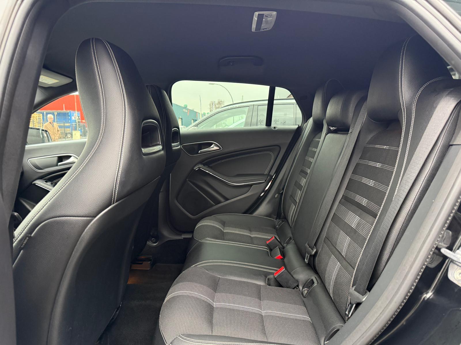 Mercedes-Benz CLA-klasse Shooting Brake 180 d Business Solution | 1E EIGENAAR | 3/6/12MND GARANTIE | AUTOMAAT | AIRCO | CRUISE | NAVI | LMV | LED | TREKHAAK |