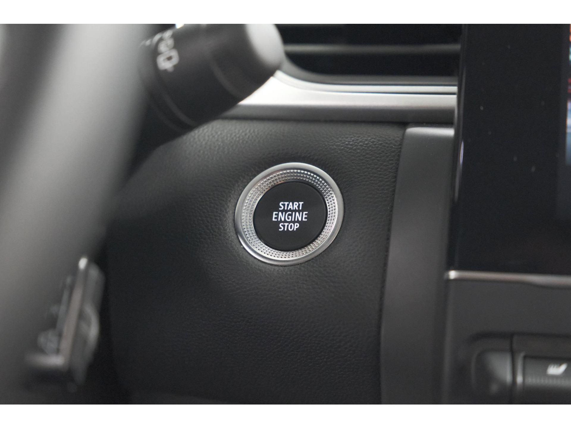 Renault Captur TCe 140 EDC Techno | Camera | 9.3 Inch Groot Scherm | Stoelverwarming | Apple Carplay