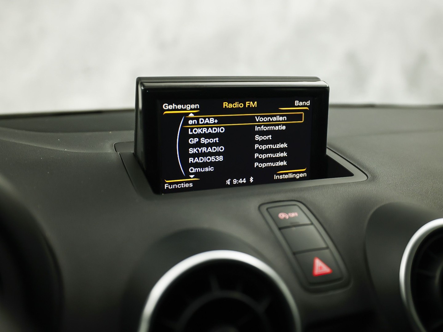 Audi A1 Sportback 1.0 TFSI Sport (NAVIGATIE, 5 DEURS, CLIMATE, STOELVERWARMING, SPORTSTOELEN, PARKEERSENSOREN, LED ACHTERLICHTEN, LM VELGEN, NIEUWE APK, NIEUWSTAAT)
