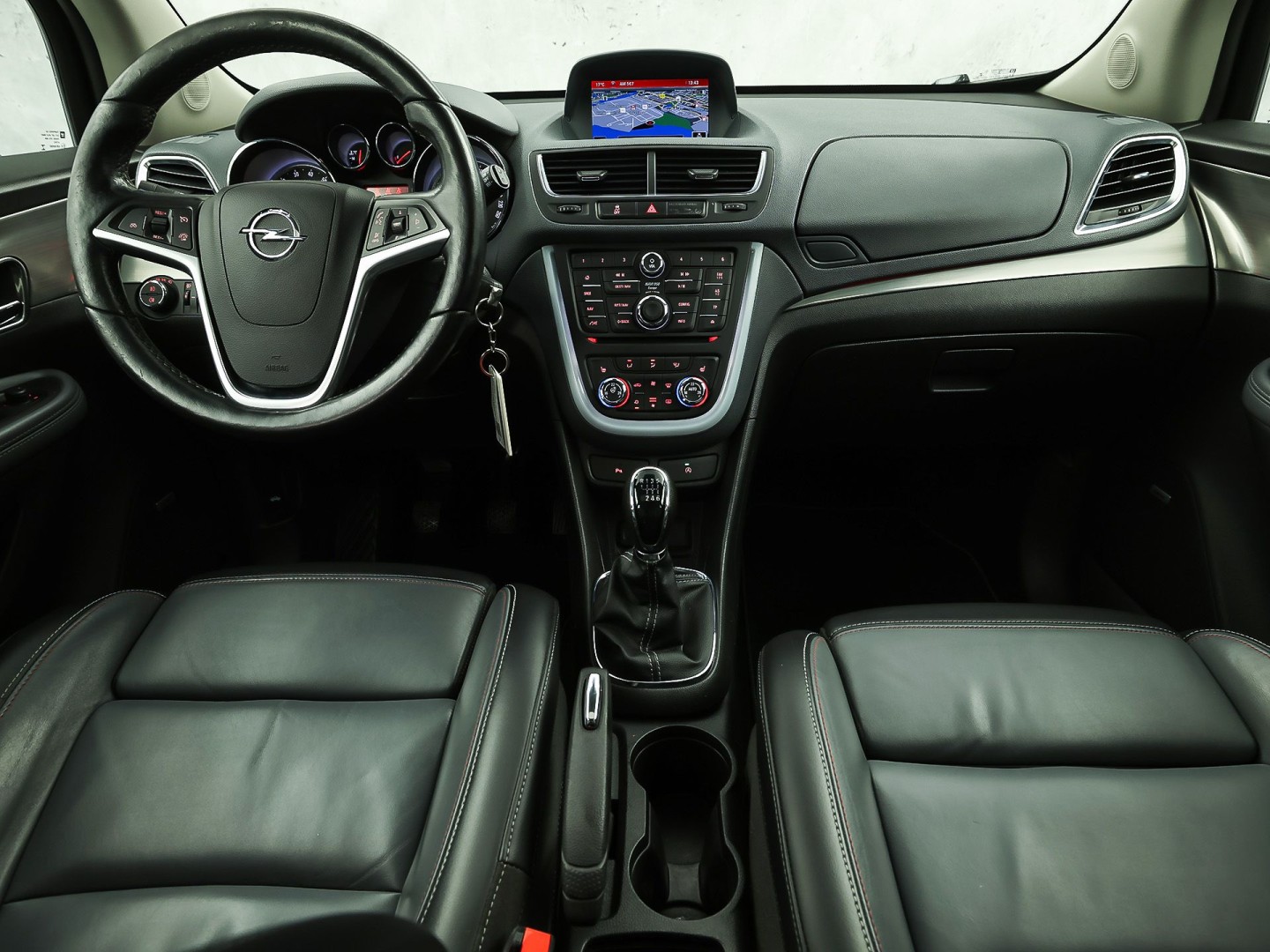 Opel Mokka 1.4 T Cosmo Sport 140Pk (SCHUIFDAK, NAVIGATIE, CLIMATE, STUUR/STOELVERWARMING, SPORTSTOELEN, GETINT GLAS, CAMERA, NIEUWSTAAT)